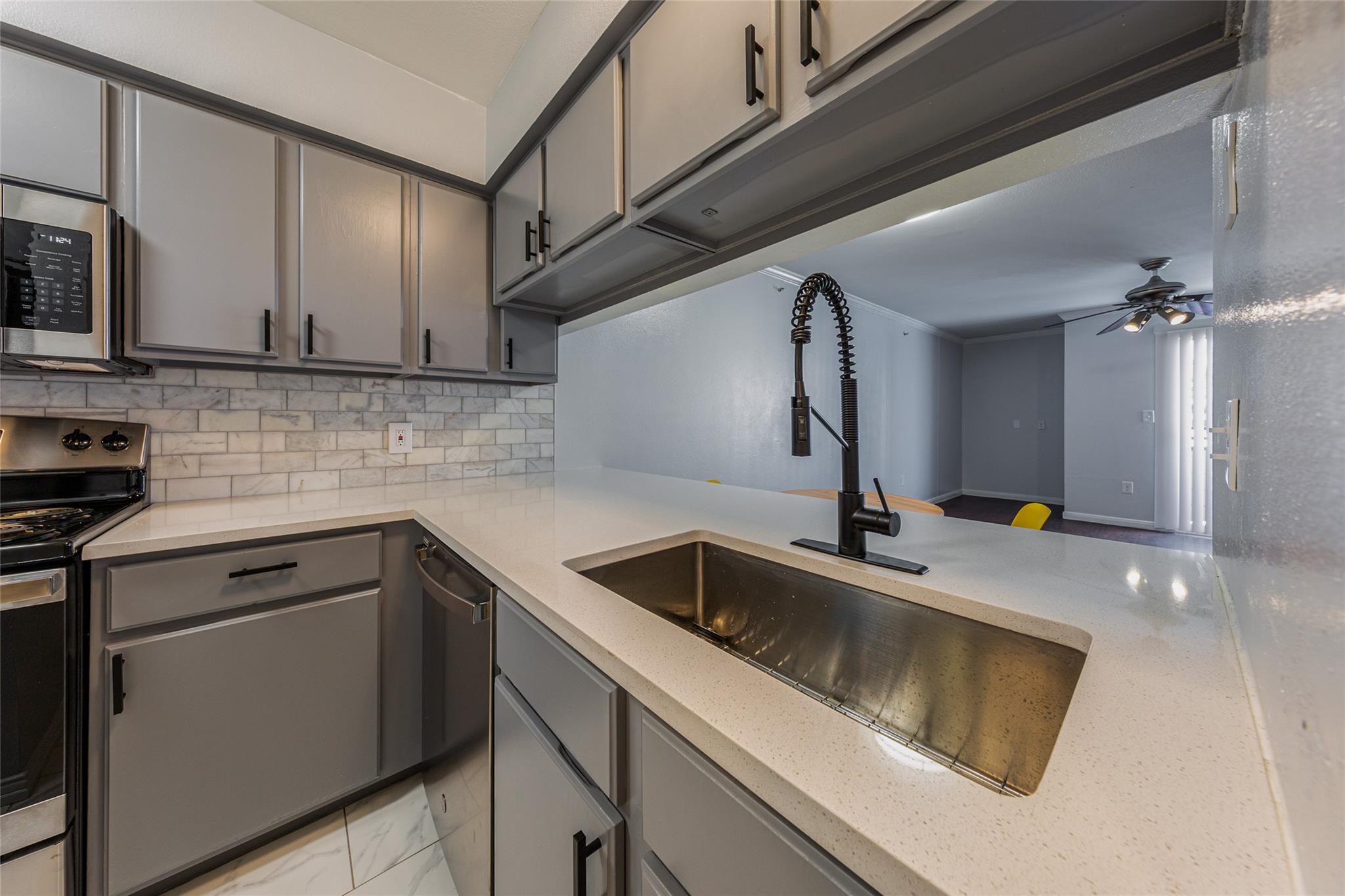 501 W 26th St # 103, Austin, TX 78705