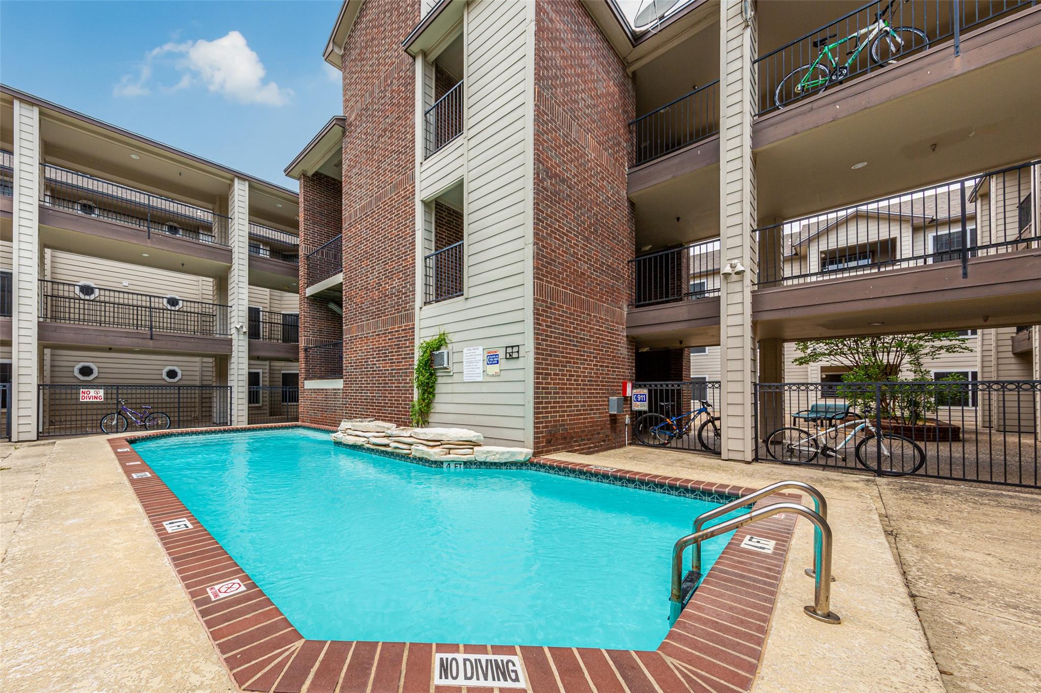 501 W 26th St # 103, Austin, TX 78705