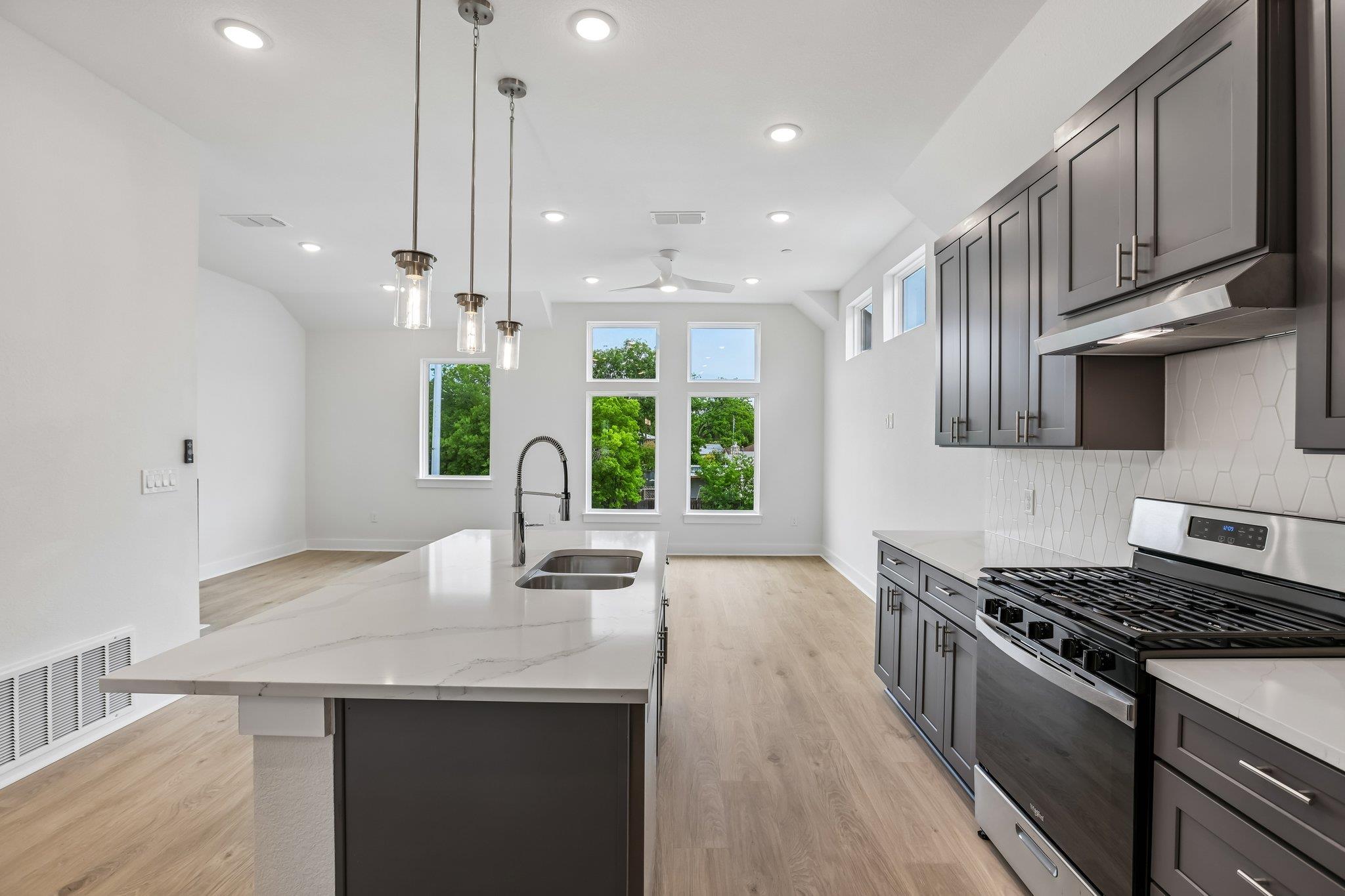 200 W 56th St # 1104, Austin, TX 78751