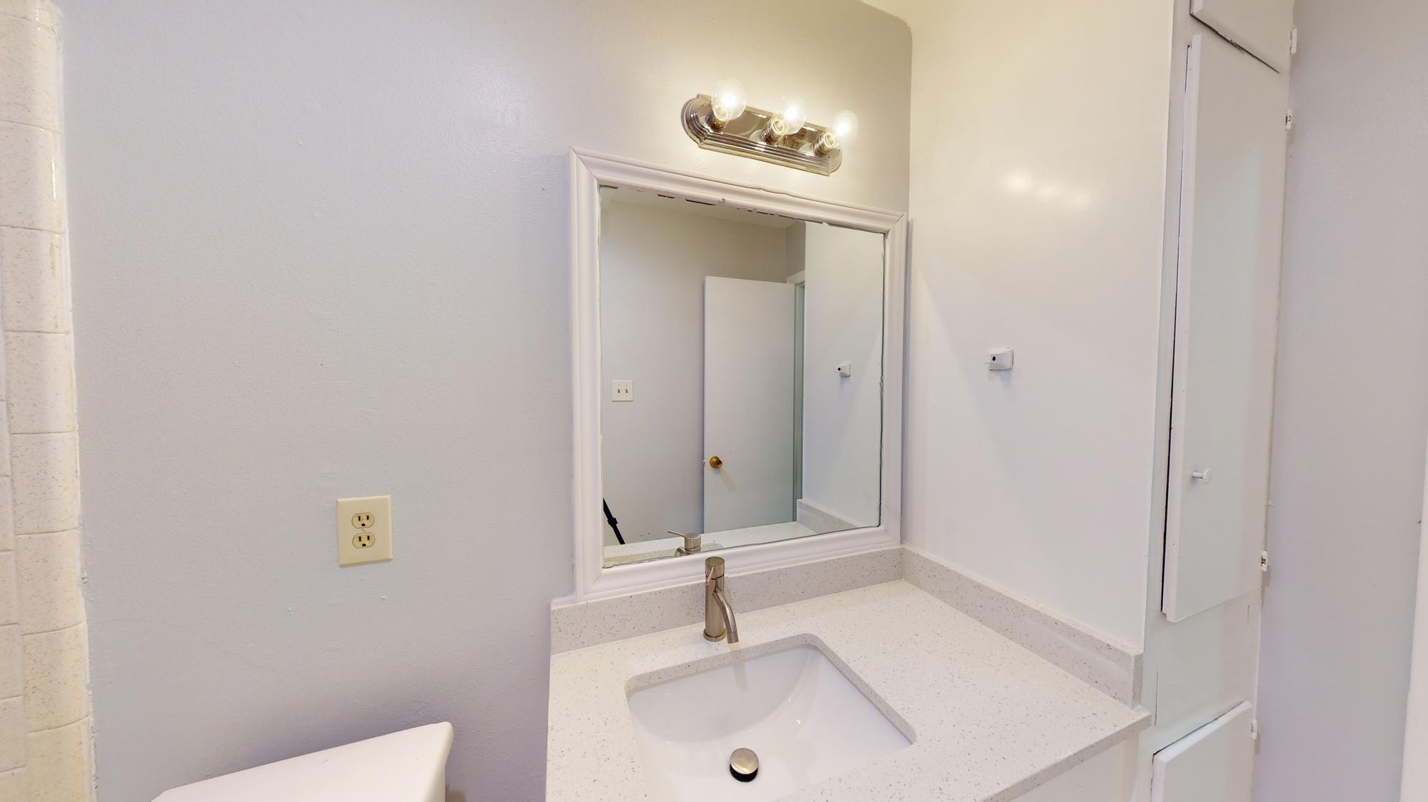 7611 Lunar Dr, Austin, TX 78745