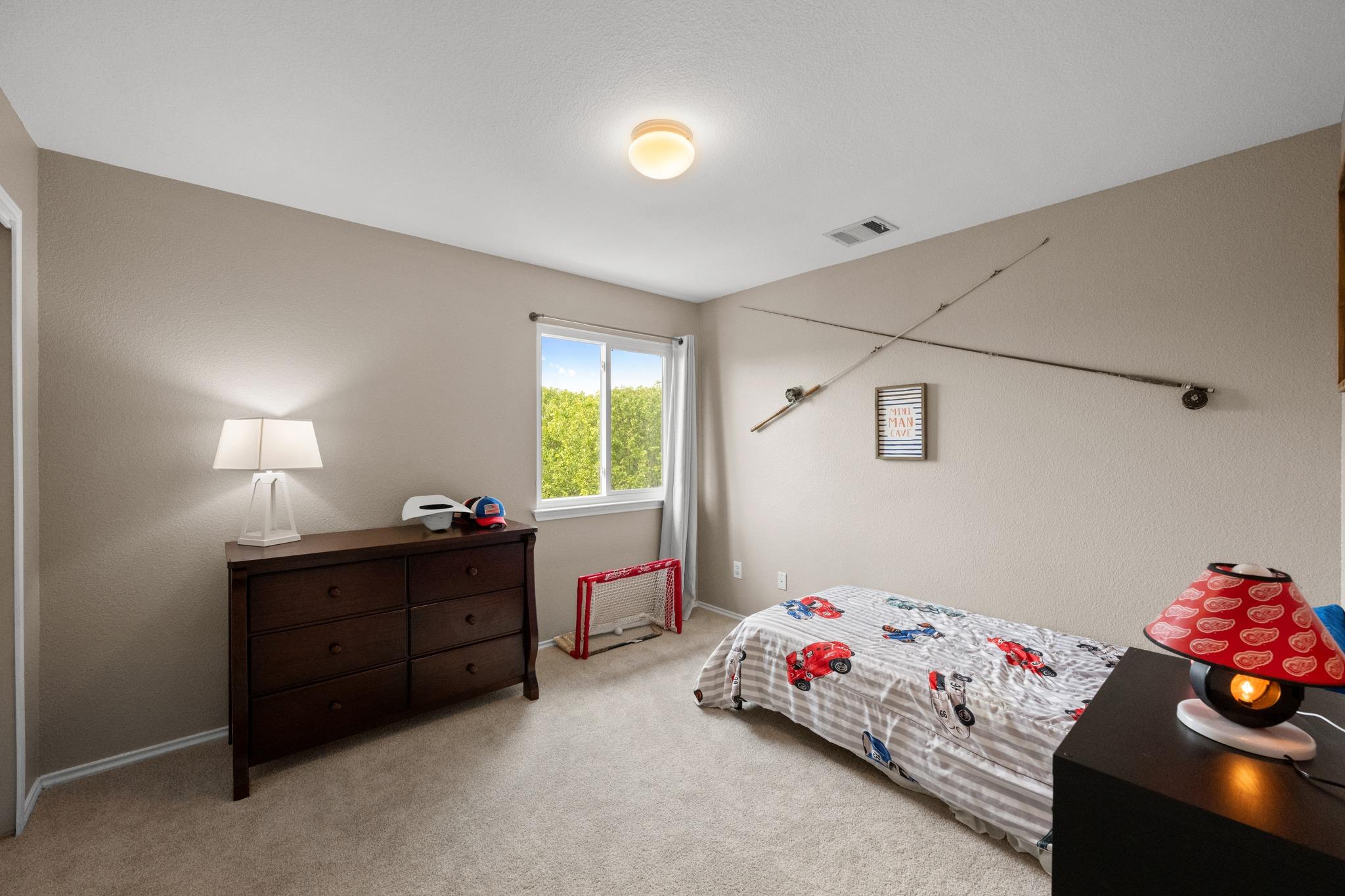 605 Holbrooke St, Hutto, TX 78634