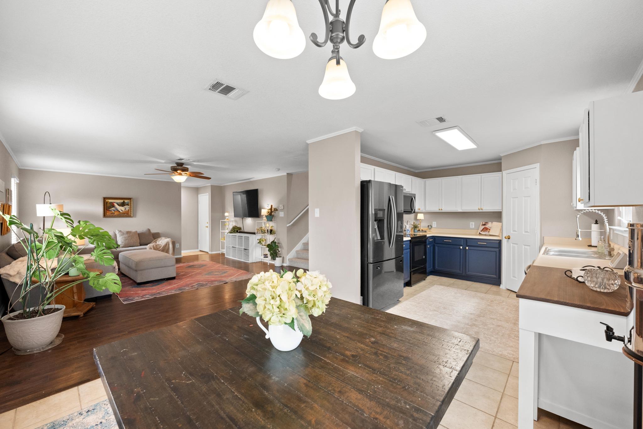 605 Holbrooke St, Hutto, TX 78634