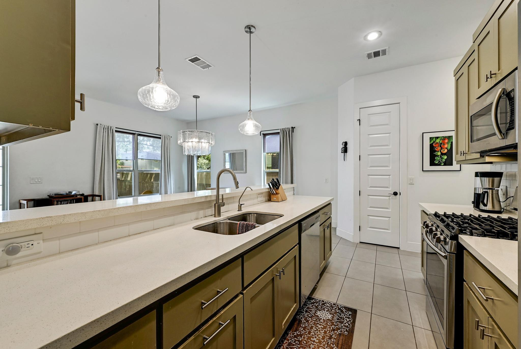 1002 Linden St, Austin, TX 78702