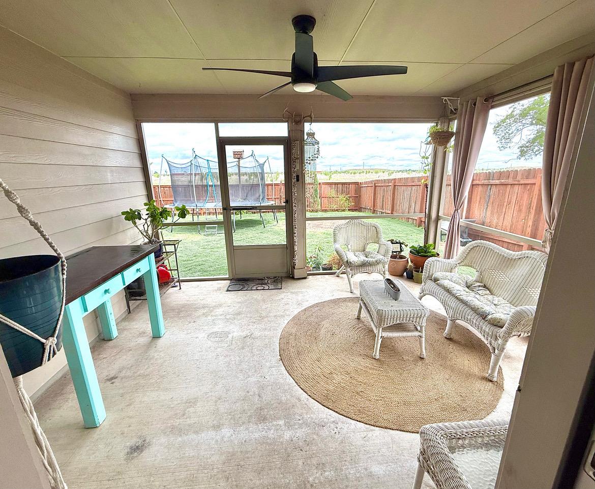 930 Pumpkin Rdg, New Braunfels, TX 78130