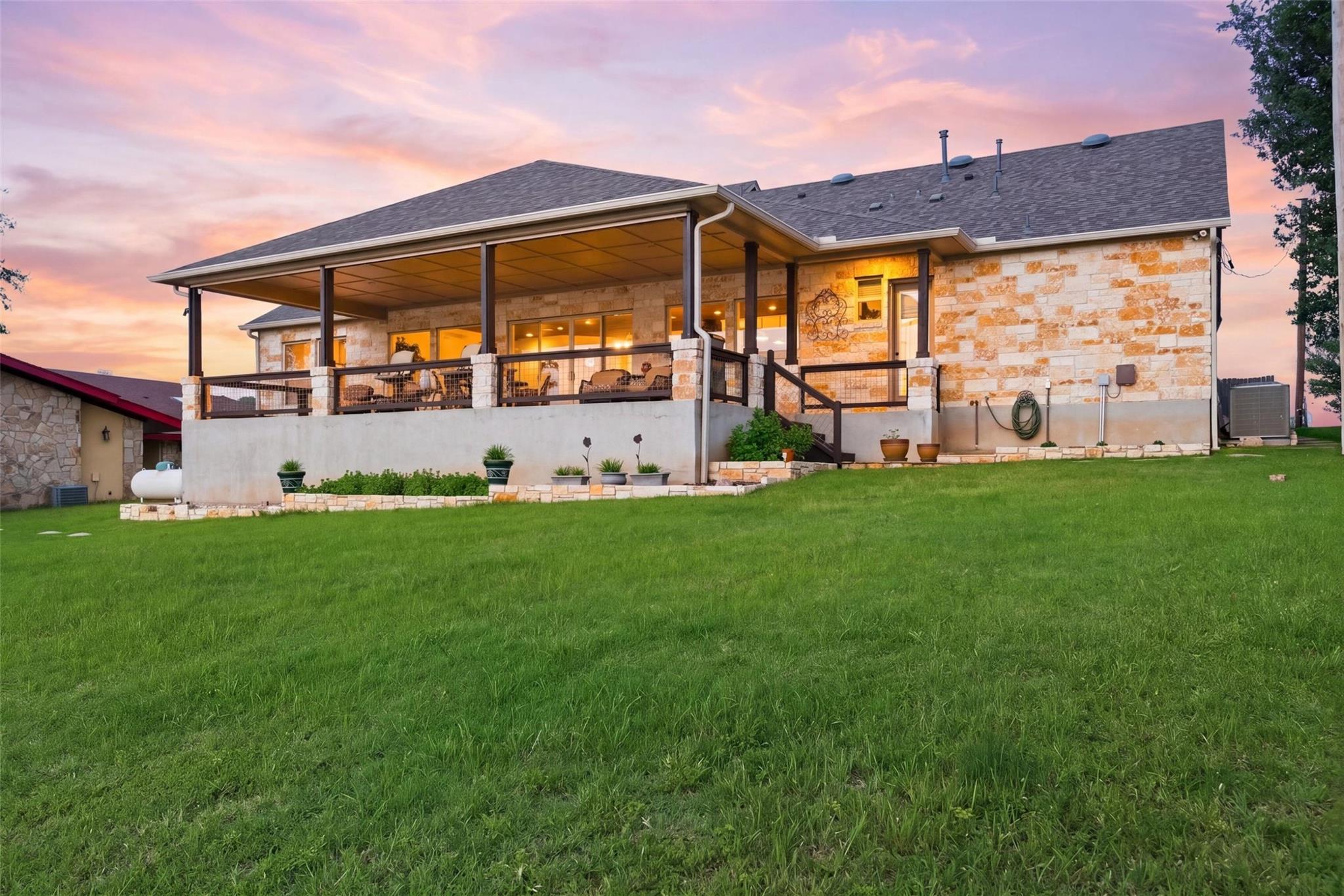 207 Emeralds Dr, Burnet, TX 78611