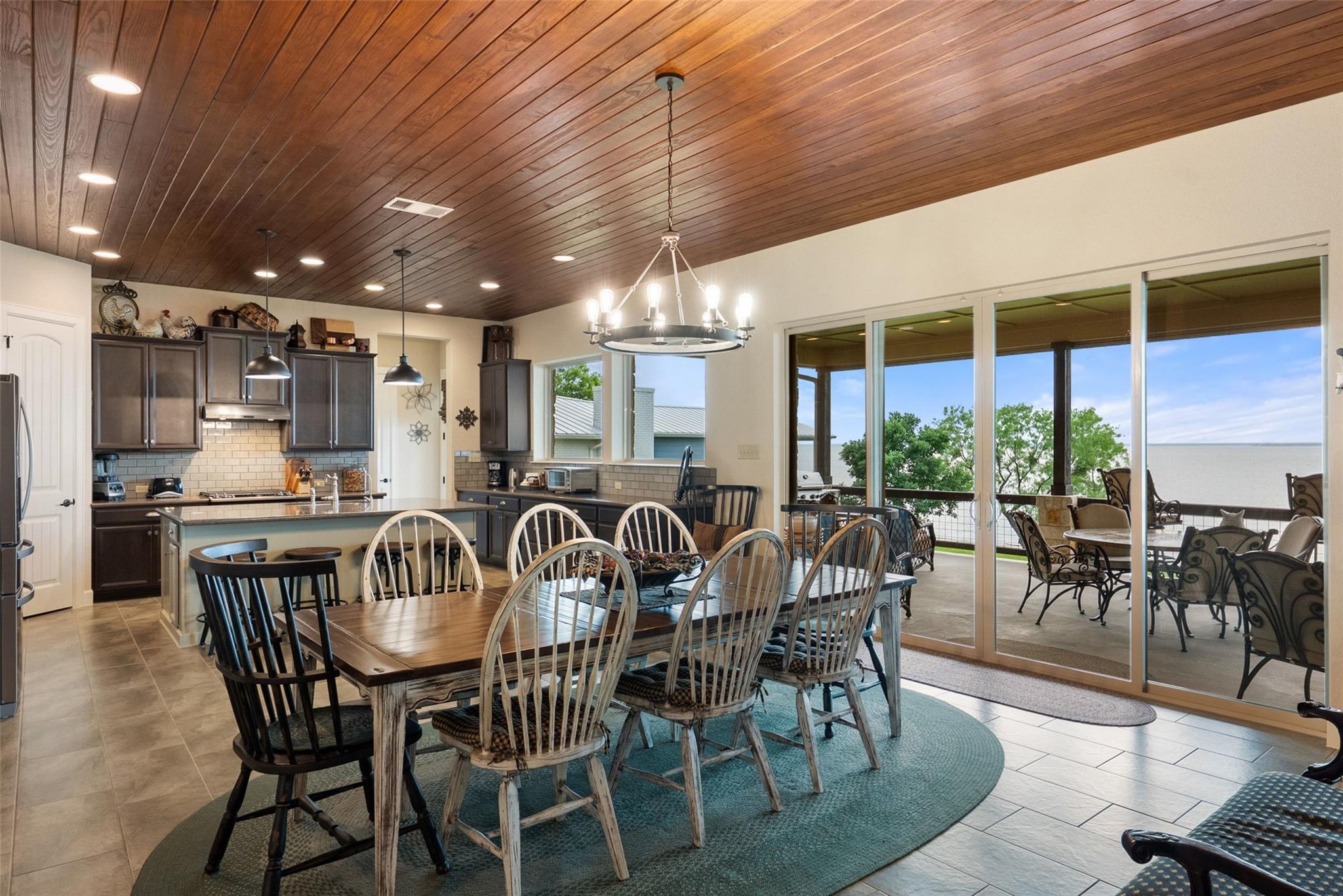 207 Emeralds Dr, Burnet, TX 78611
