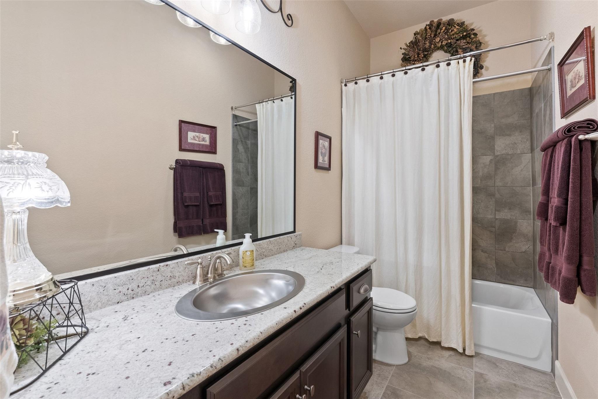 207 Emeralds Dr, Burnet, TX 78611