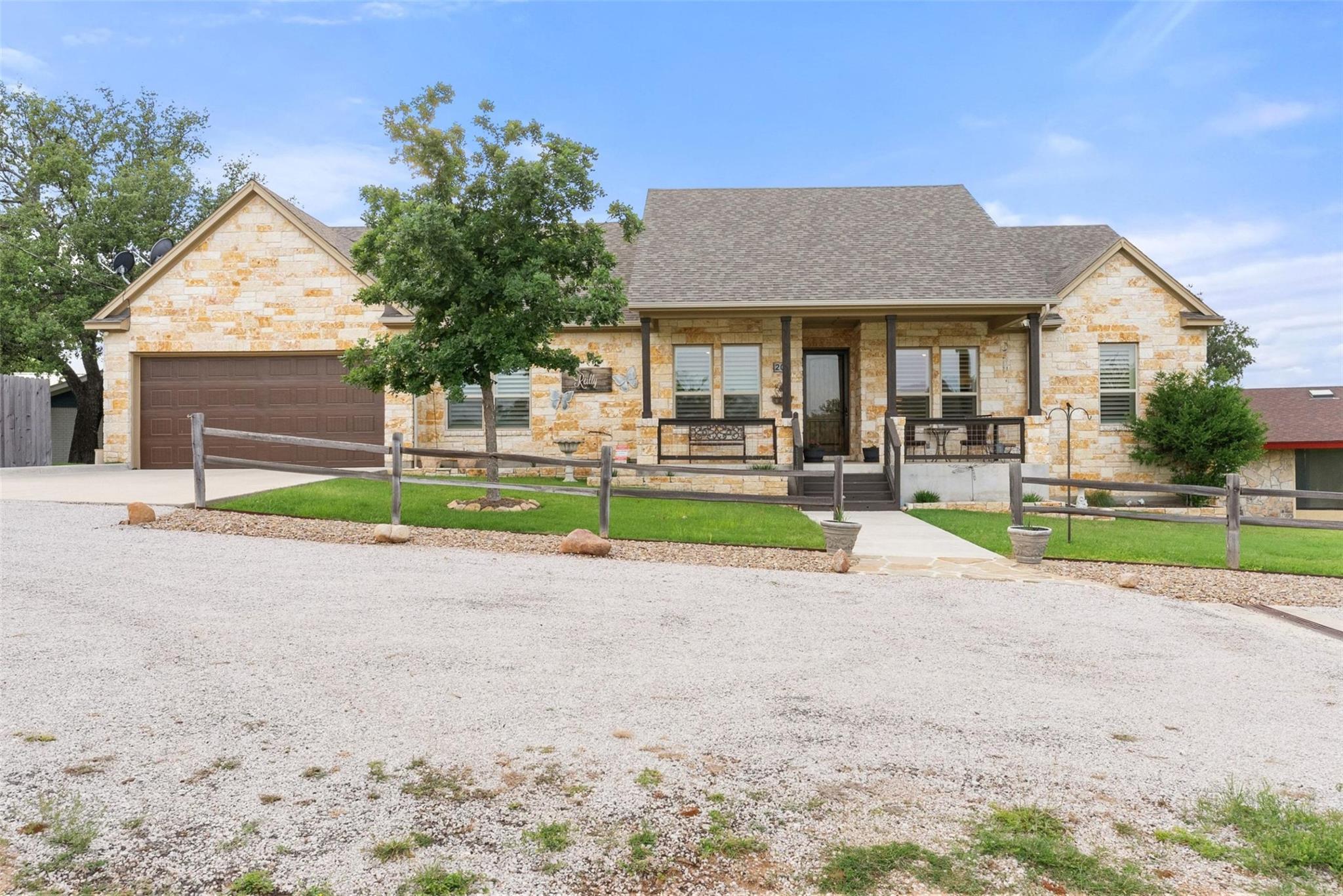 207 Emeralds Dr, Burnet, TX 78611