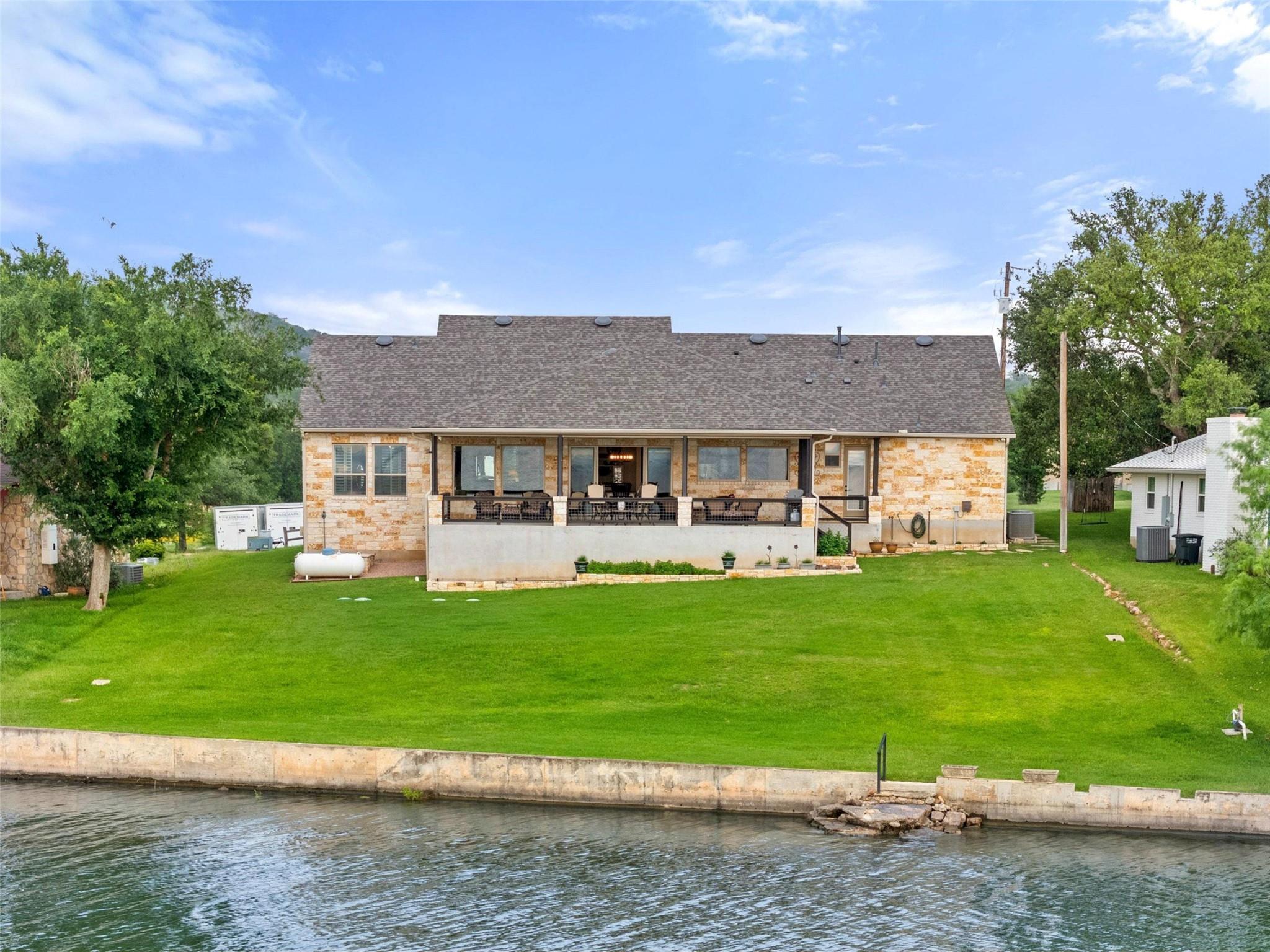 207 Emeralds Dr, Burnet, TX 78611