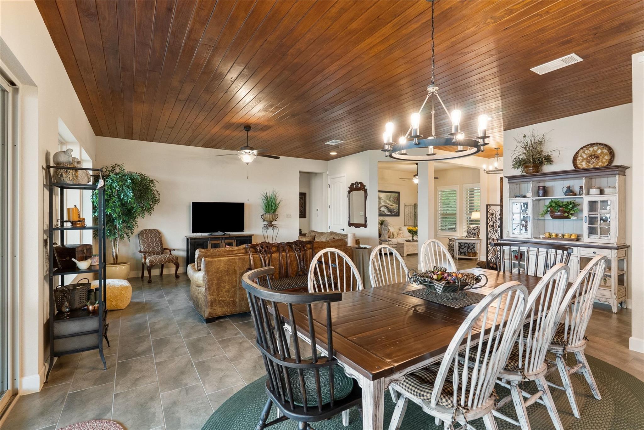 207 Emeralds Dr, Burnet, TX 78611