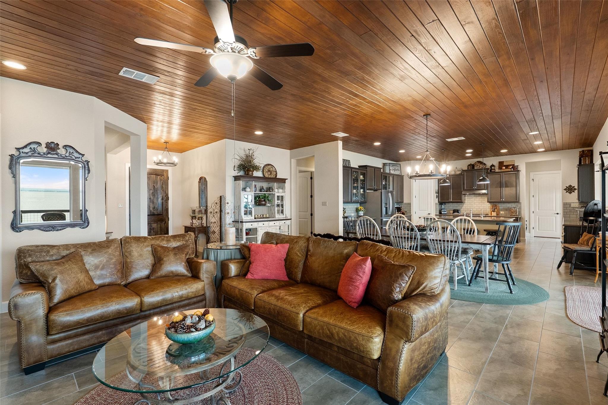 207 Emeralds Dr, Burnet, TX 78611