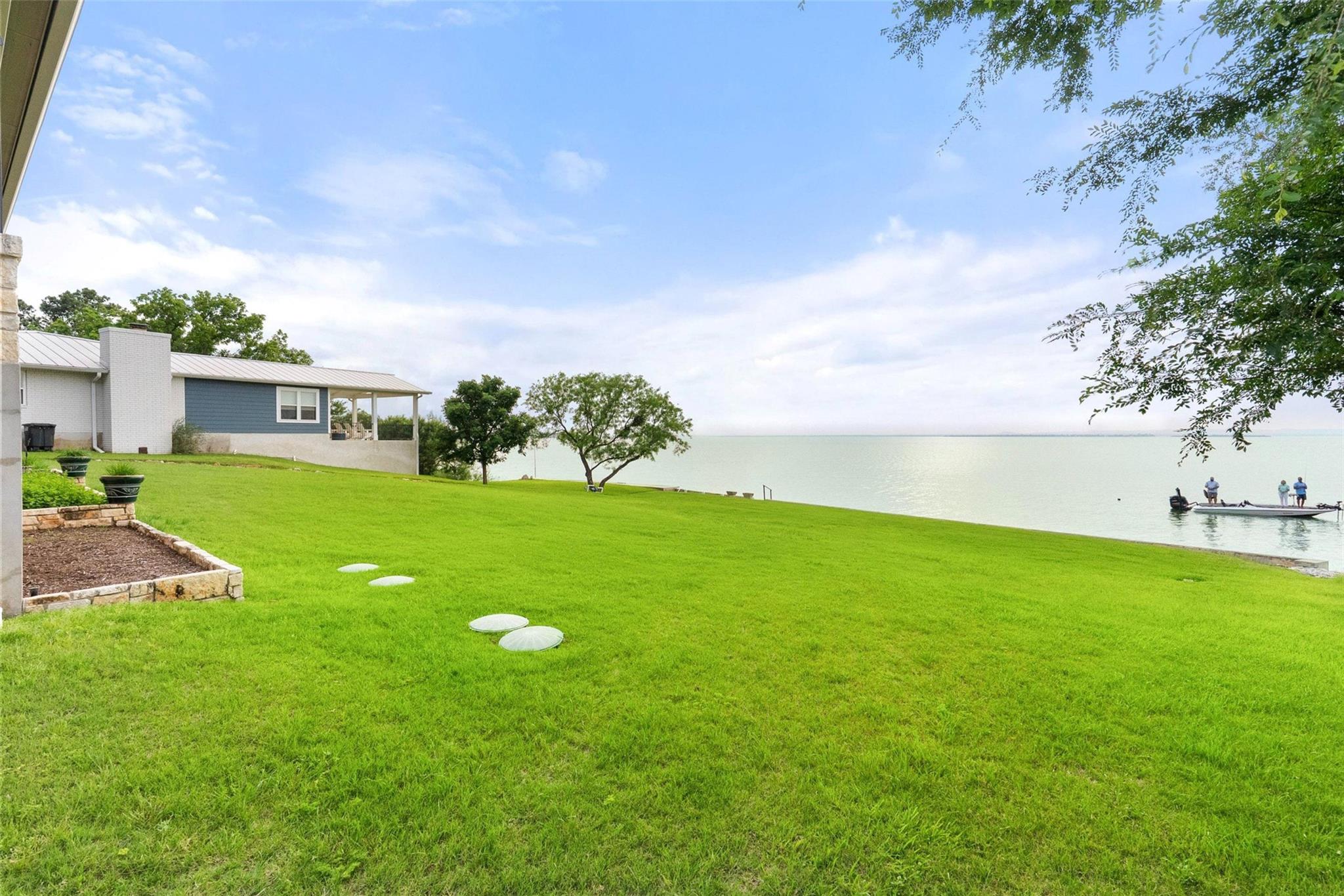 207 Emeralds Dr, Burnet, TX 78611