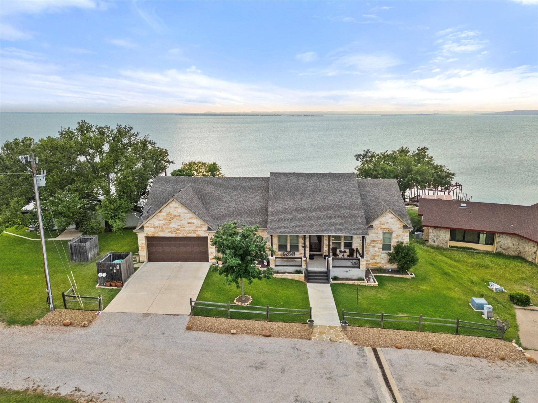 207 Emeralds Dr, Burnet, TX 78611