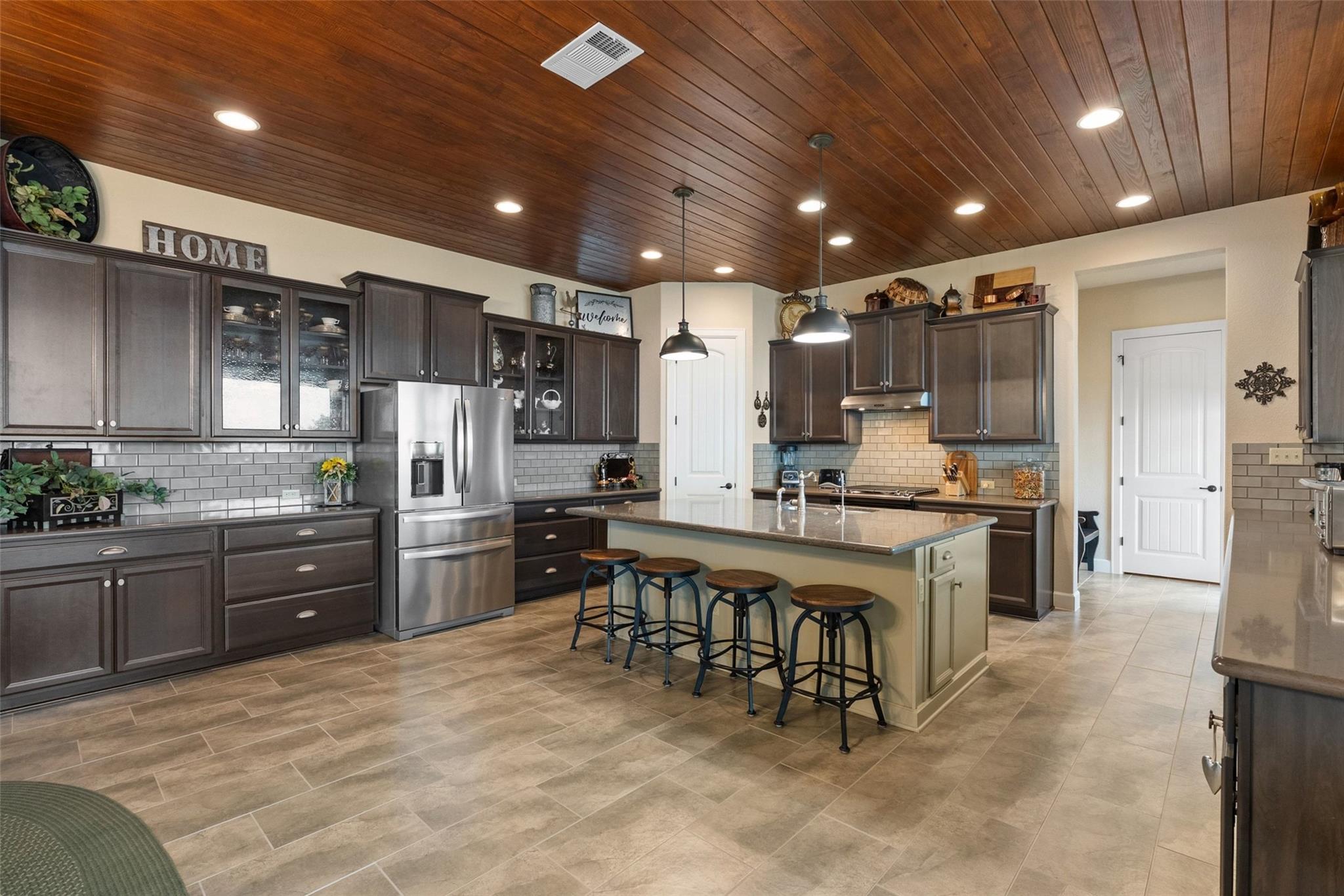 207 Emeralds Dr, Burnet, TX 78611