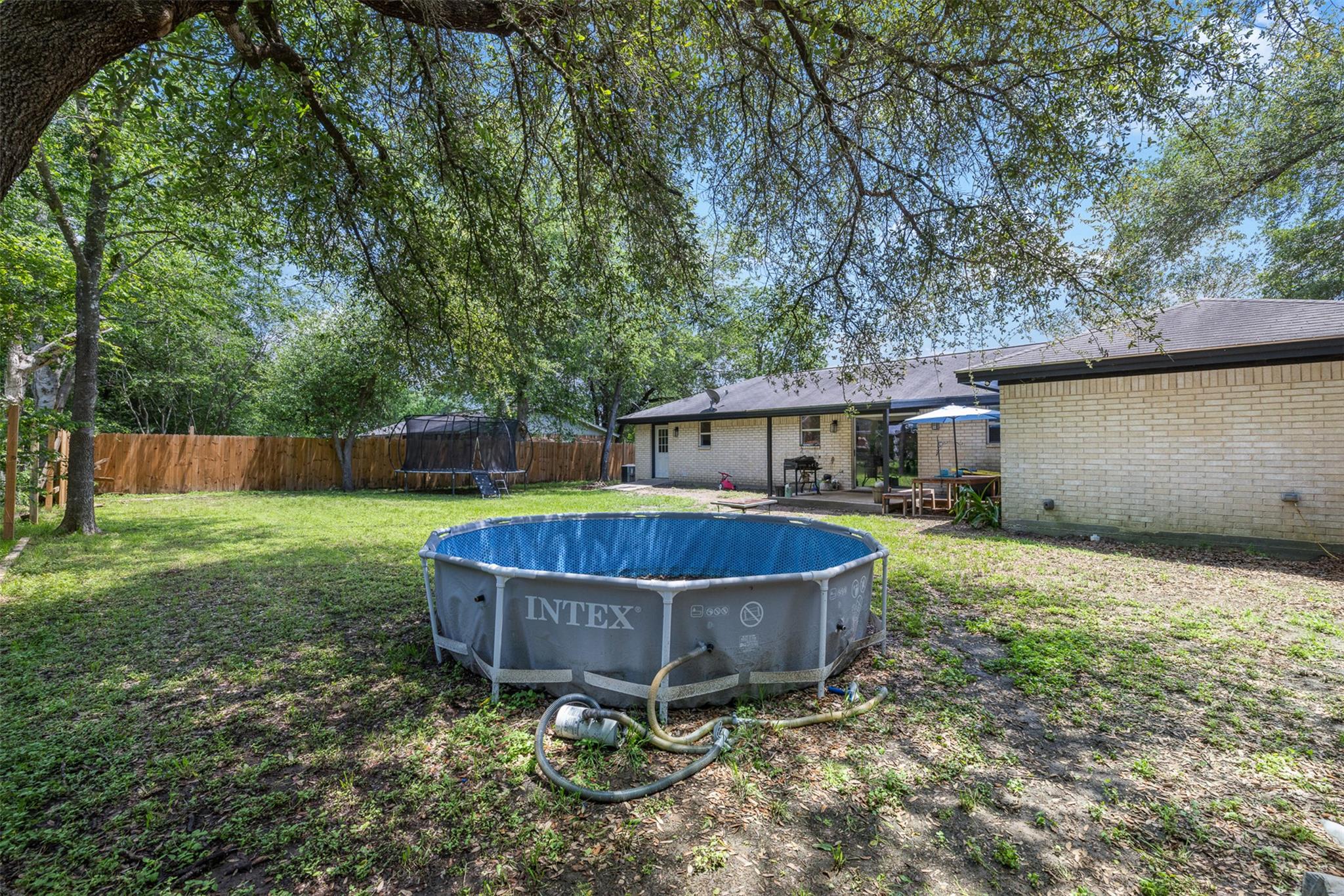 312 Holcombe Dr, Lexington, TX 78947