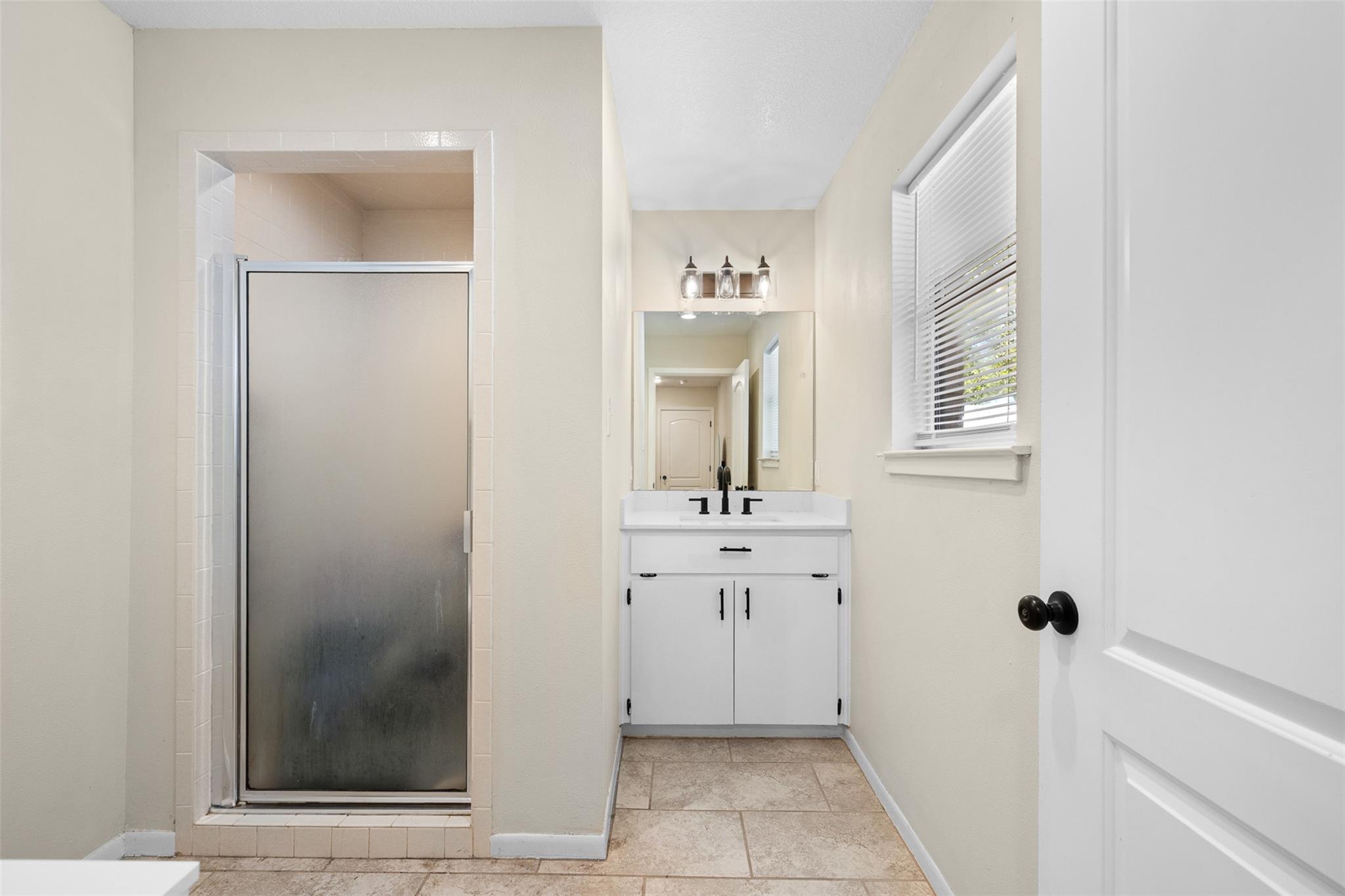 312 Holcombe Dr, Lexington, TX 78947