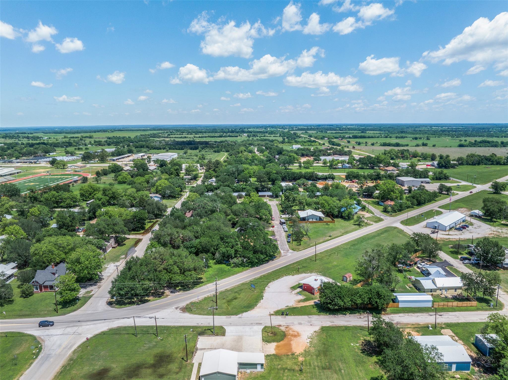 312 Holcombe Dr, Lexington, TX 78947