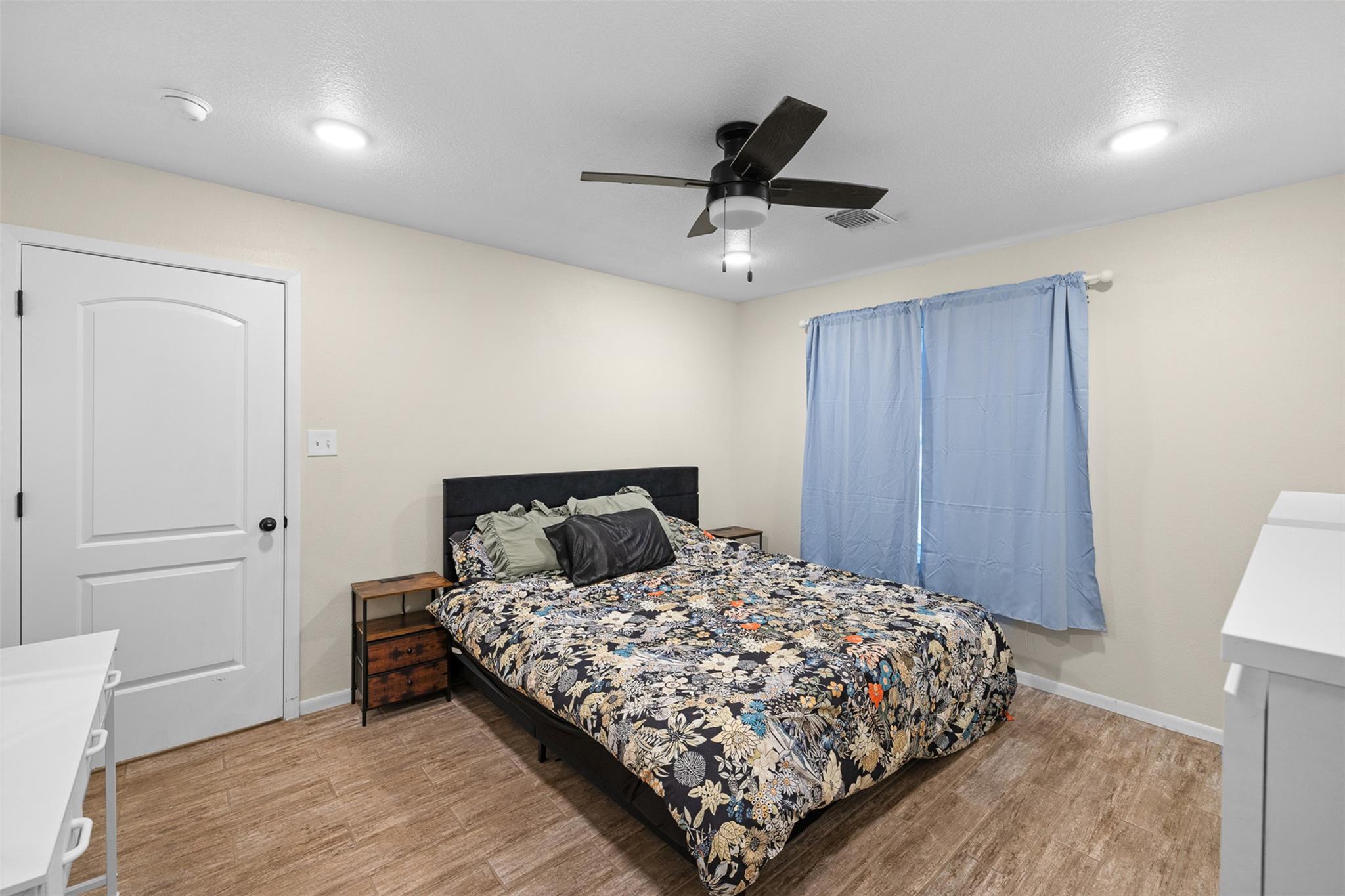 312 Holcombe Dr, Lexington, TX 78947