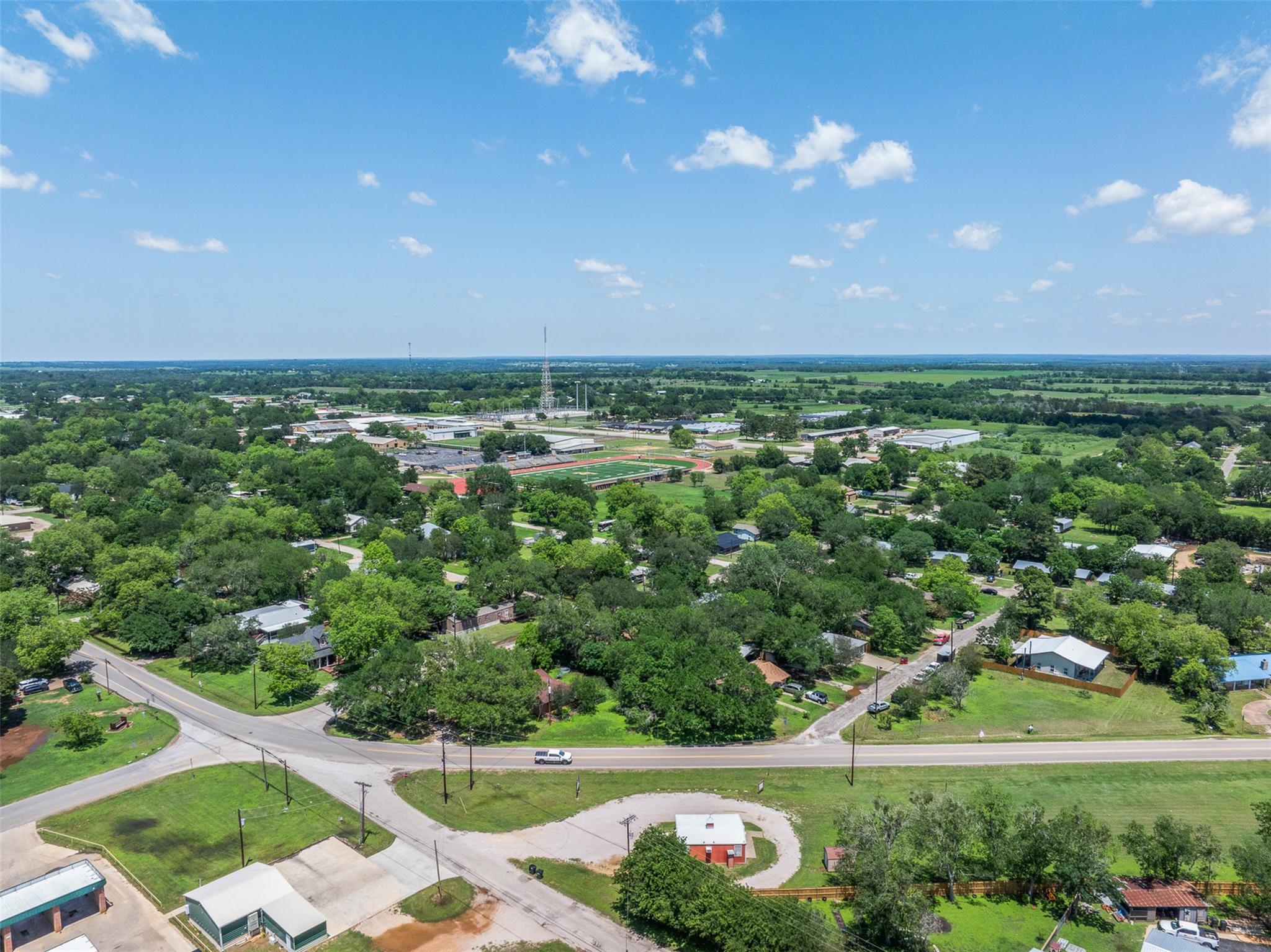 312 Holcombe Dr, Lexington, TX 78947