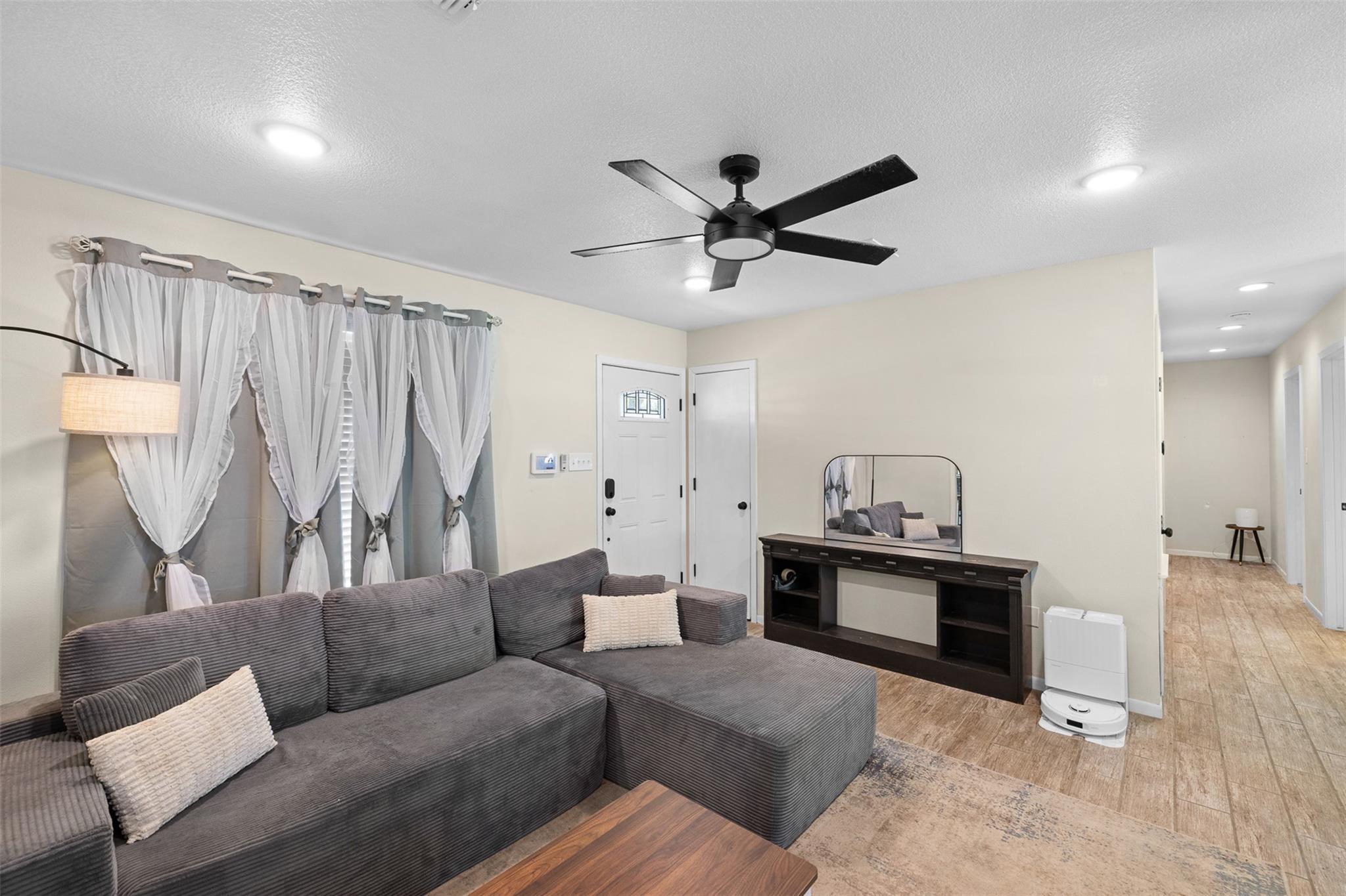 312 Holcombe Dr, Lexington, TX 78947