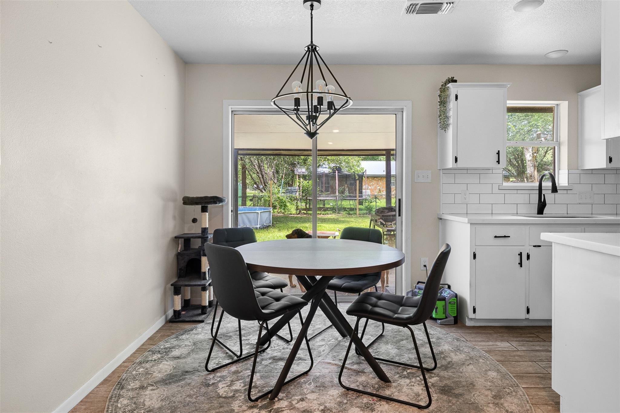 312 Holcombe Dr, Lexington, TX 78947