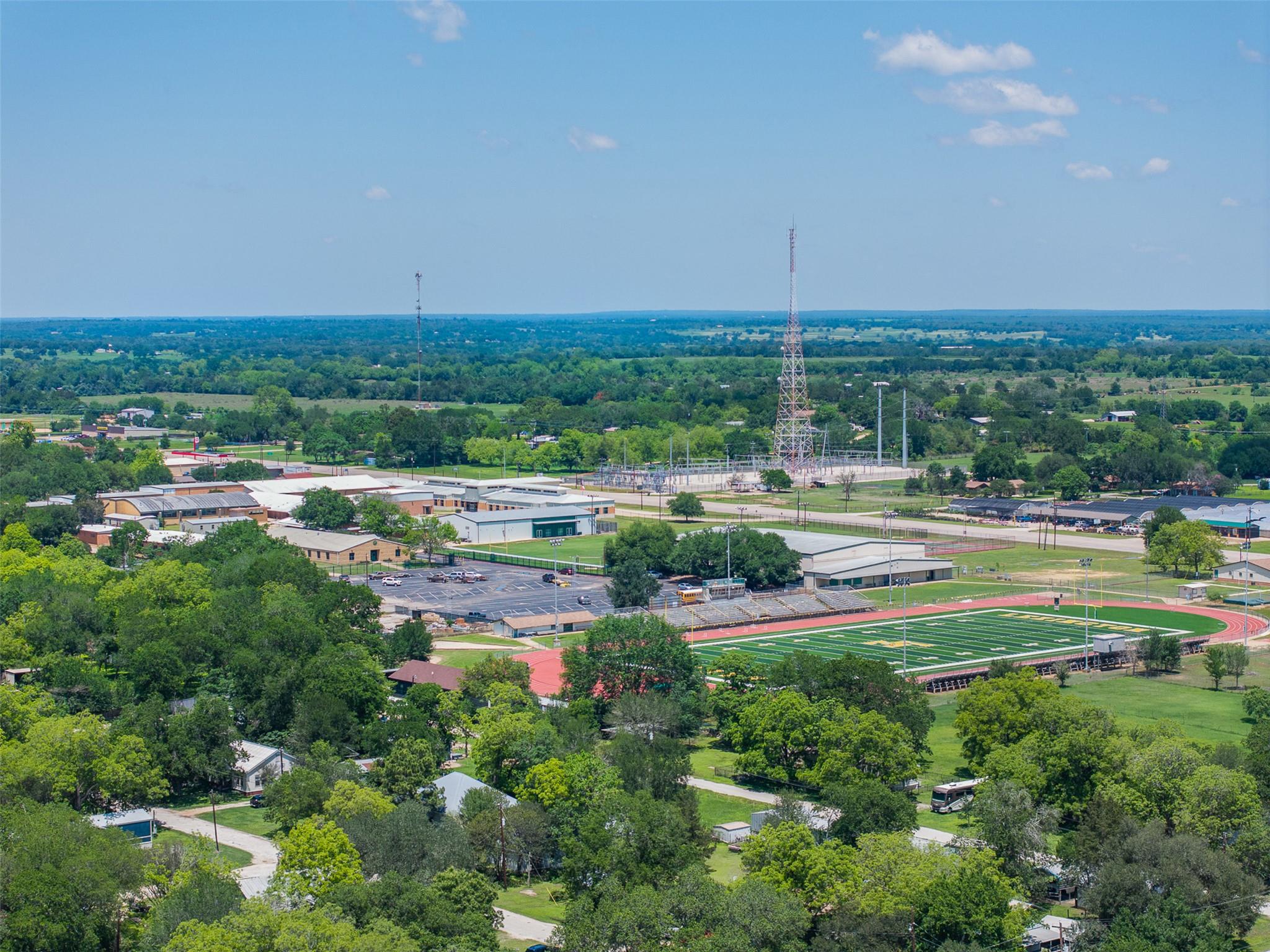 312 Holcombe Dr, Lexington, TX 78947