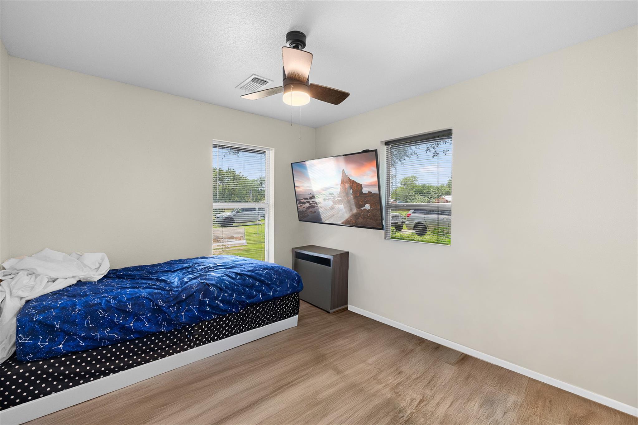 312 Holcombe Dr, Lexington, TX 78947