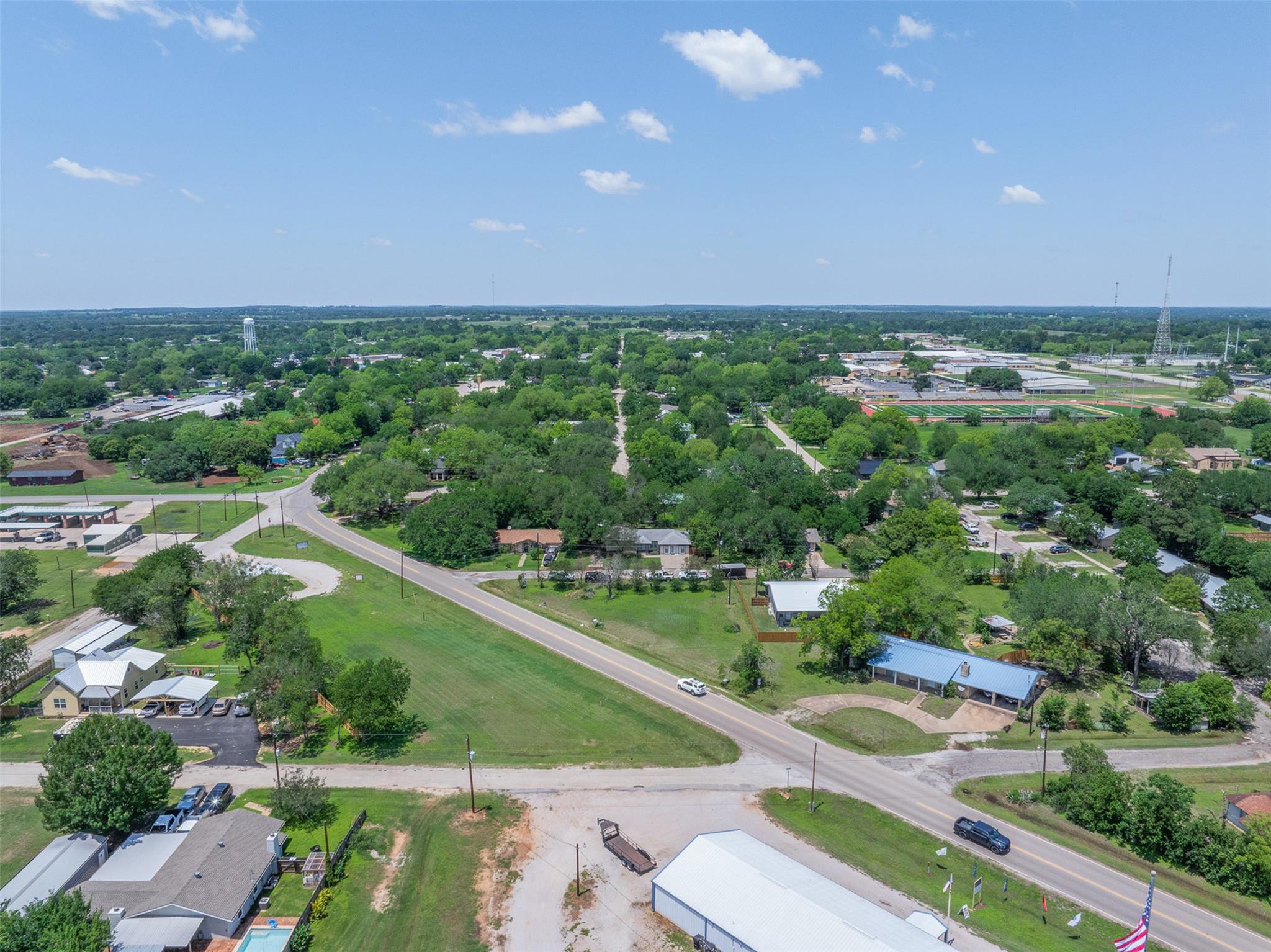 312 Holcombe Dr, Lexington, TX 78947