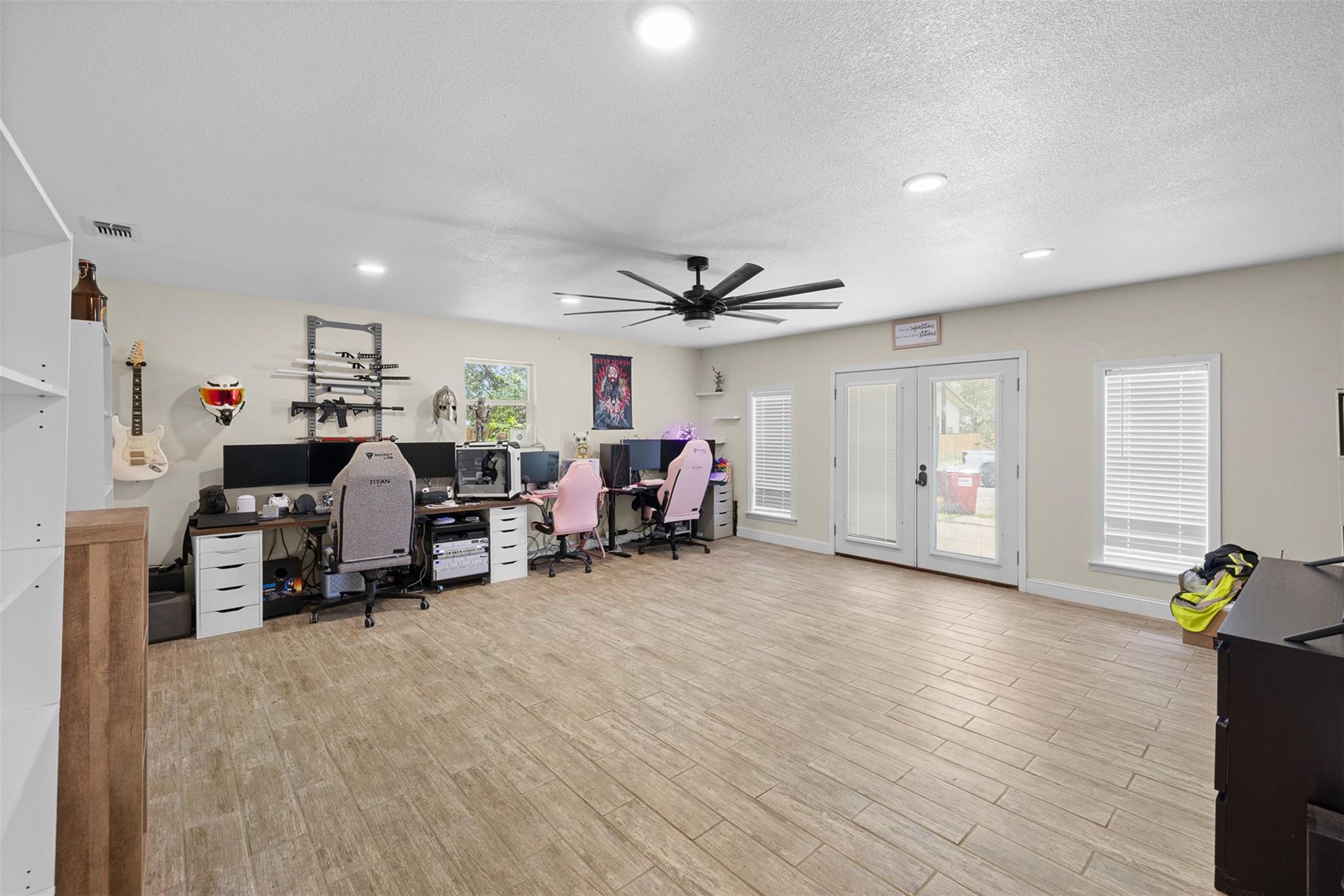 312 Holcombe Dr, Lexington, TX 78947