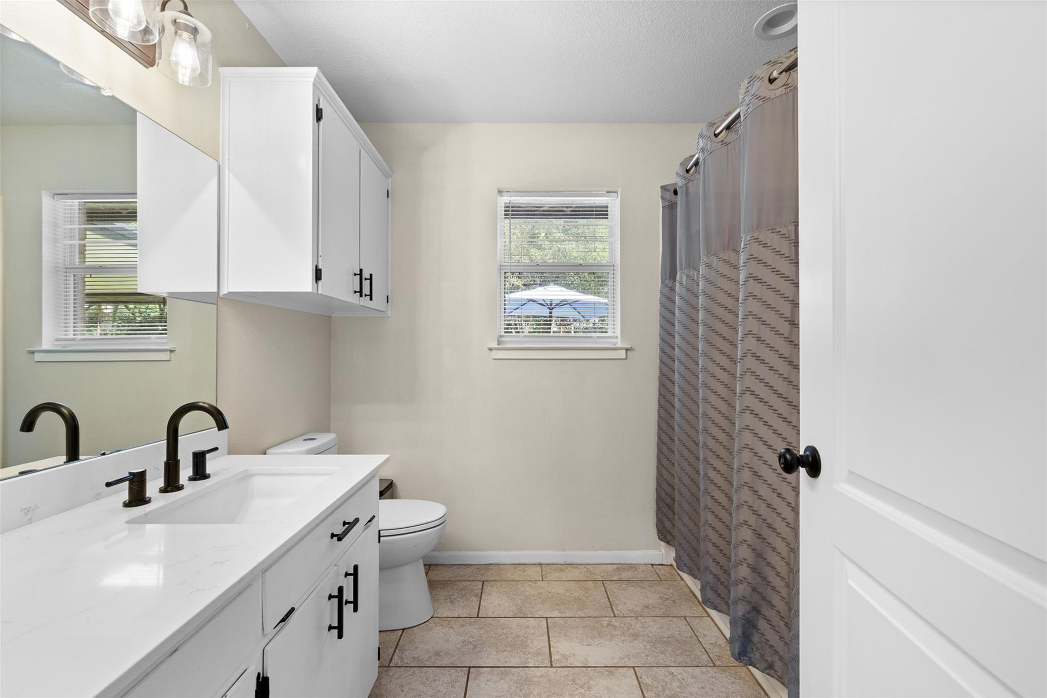 312 Holcombe Dr, Lexington, TX 78947