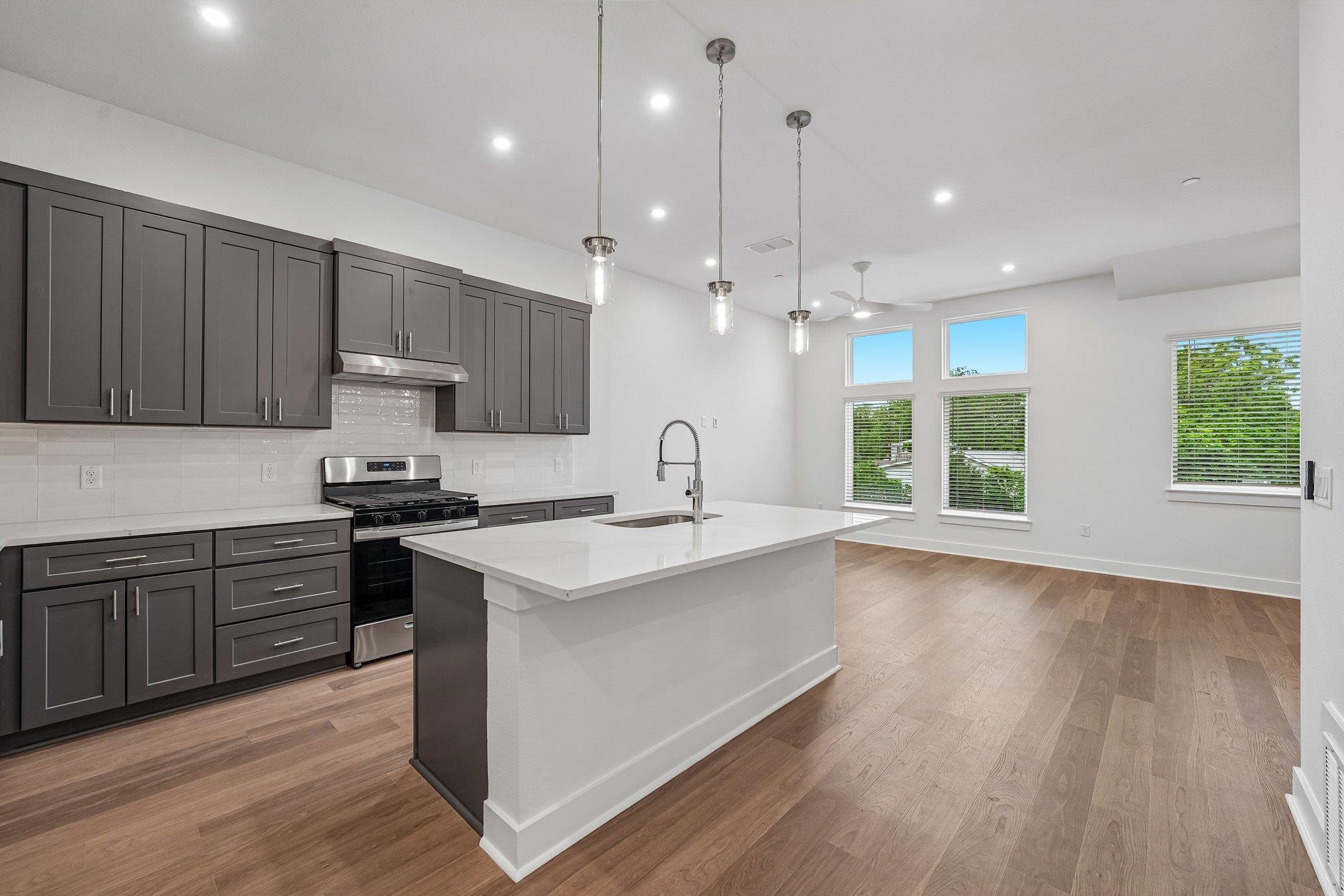 200 W 56th St # 2103, Austin, TX 78751