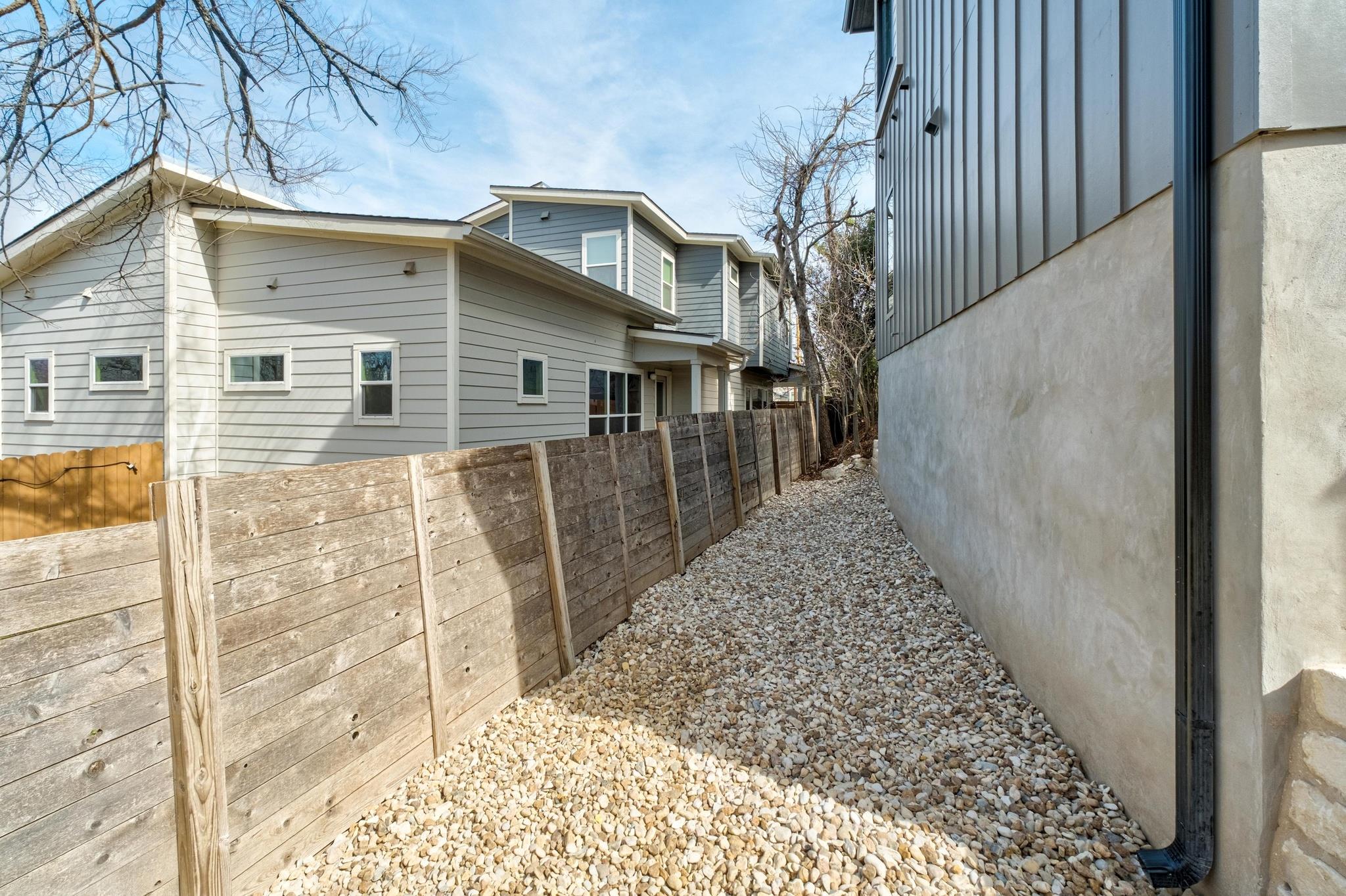 1736 Bunche Rd # B5, Austin, TX 78721