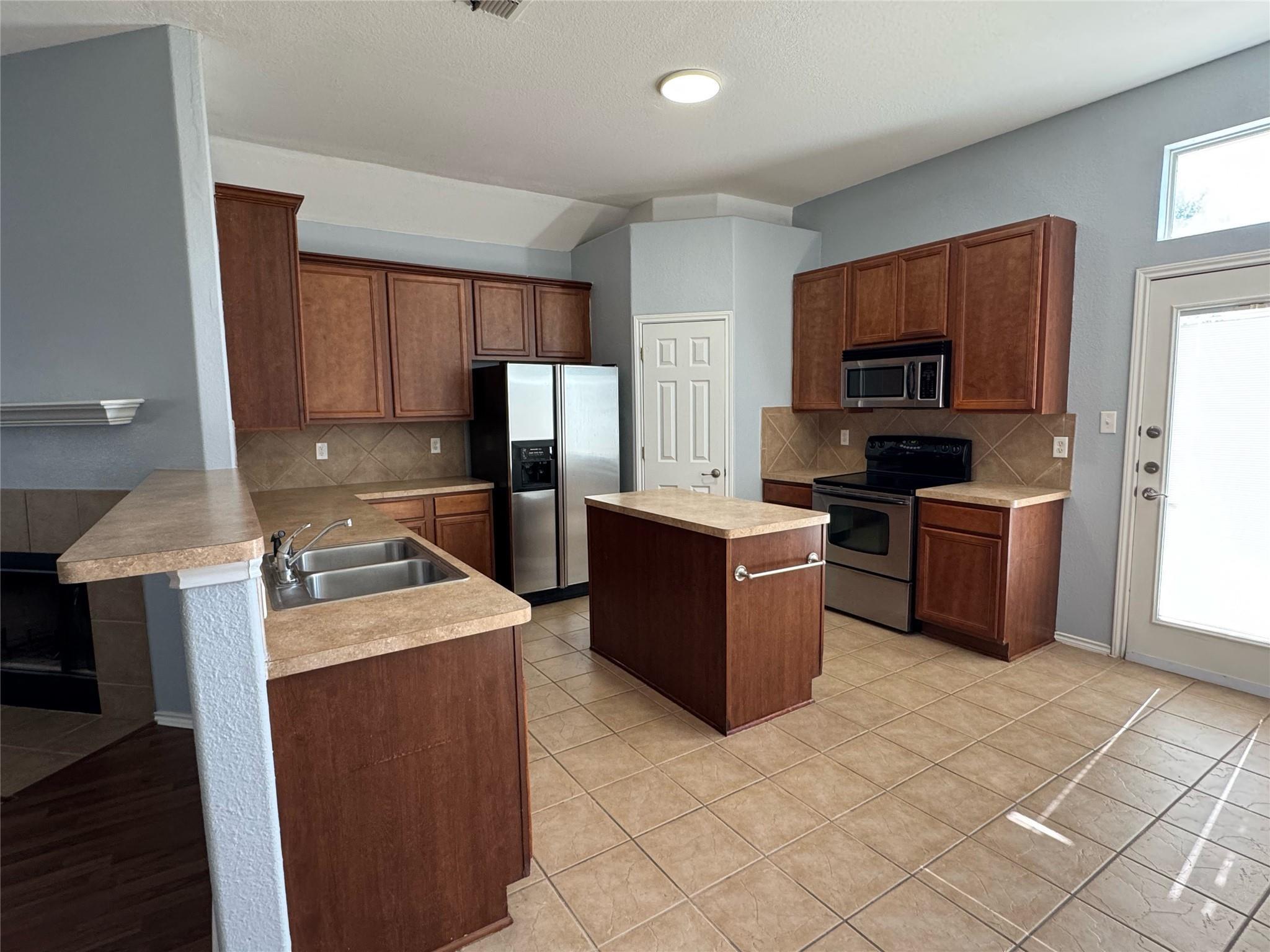 3730 Columbia Dr, Cibolo, TX 78108