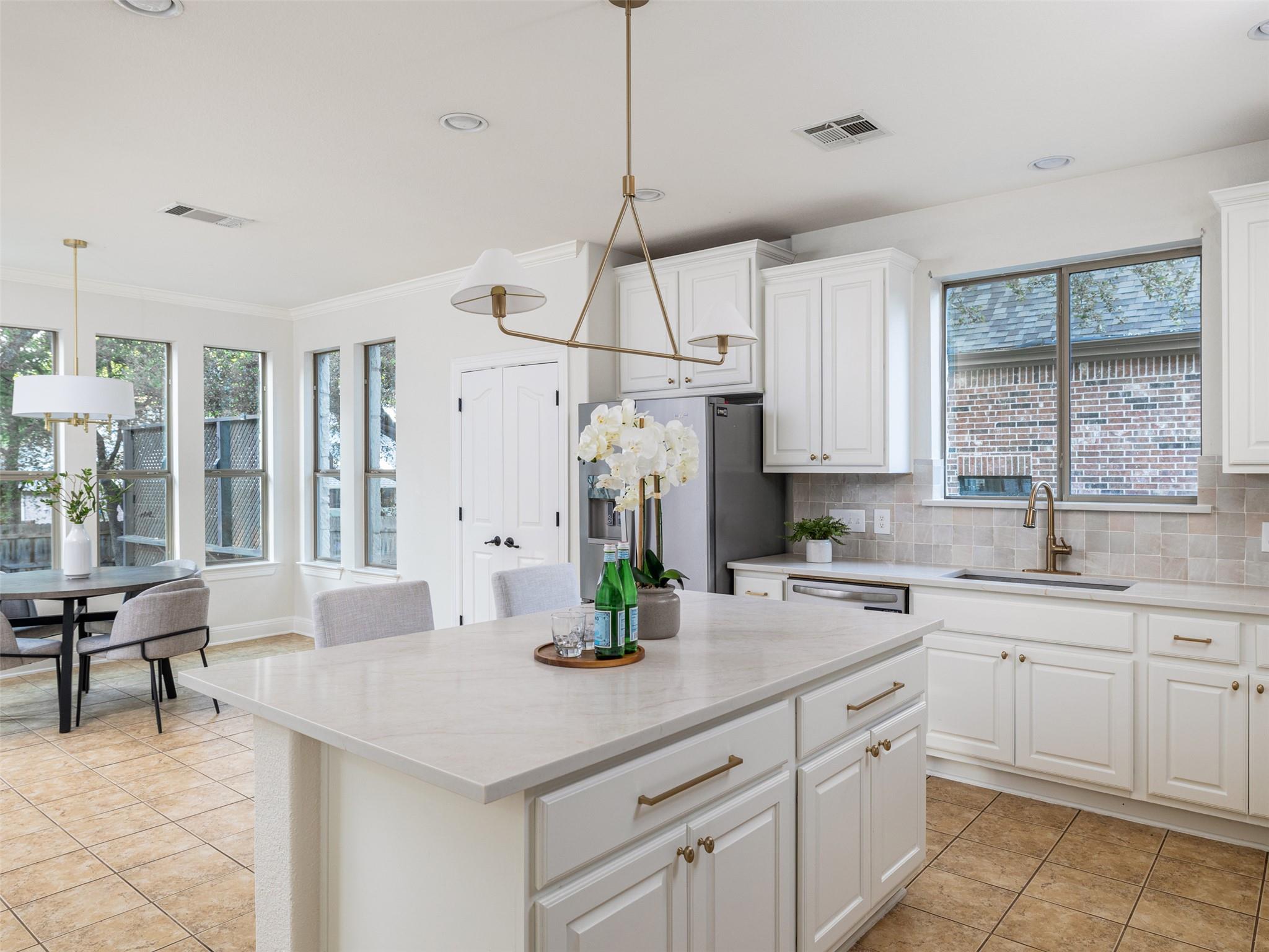 2709 Deep River Cir, Round Rock, TX 78665