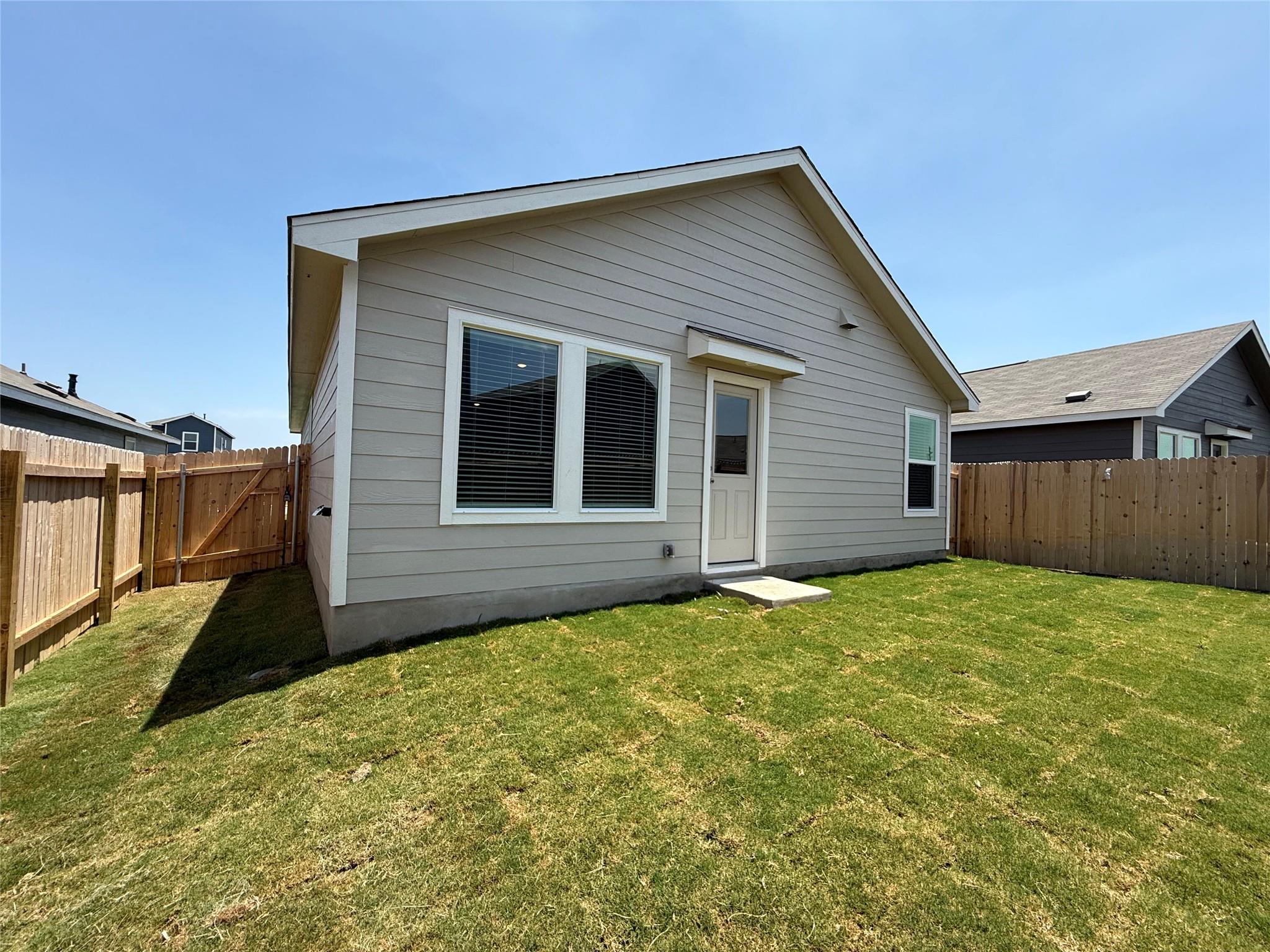 165 Kyanite Dr, Maxwell, TX 78656