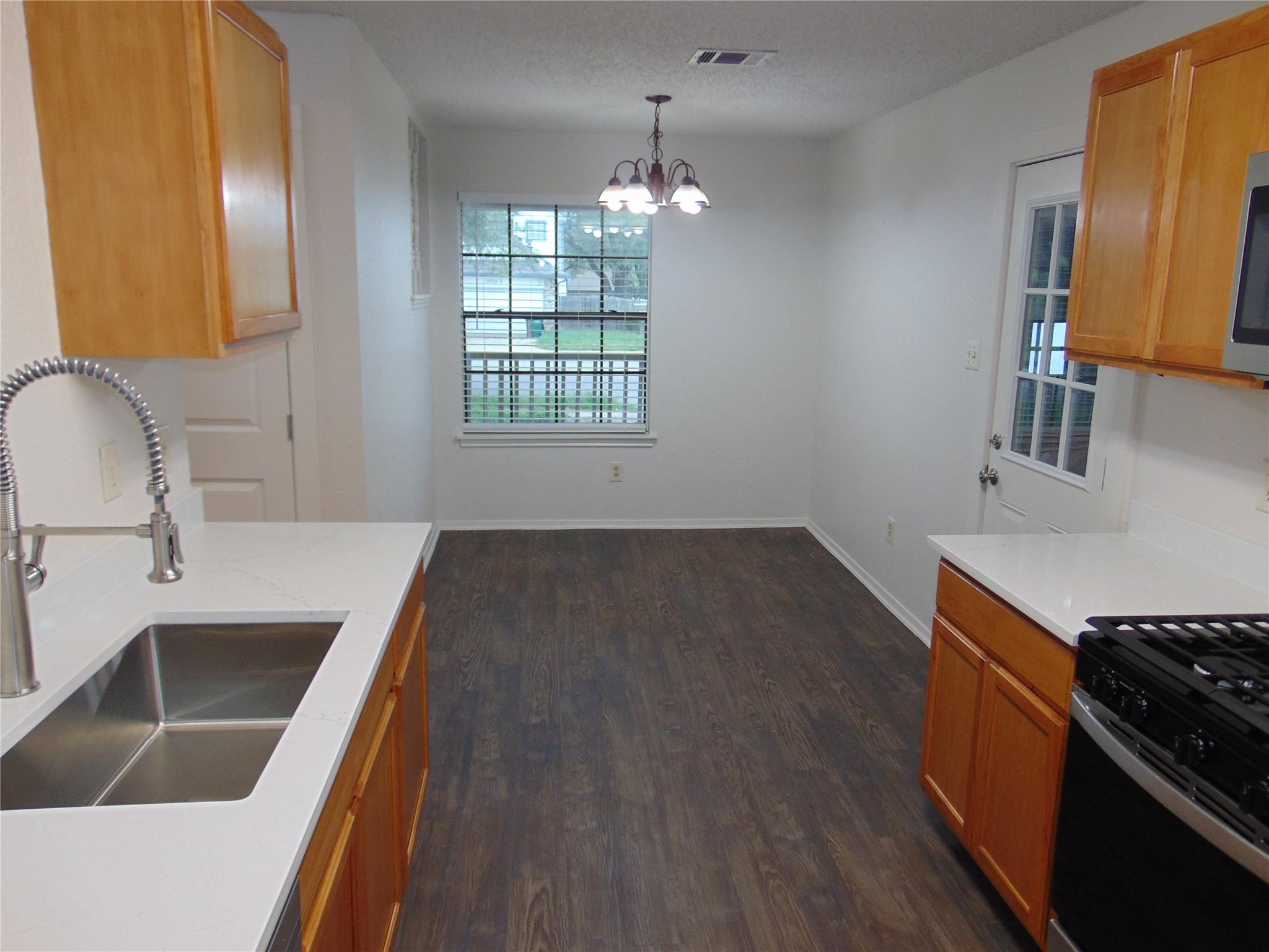 1617 Gracy Farms Ln, Austin, TX 78758
