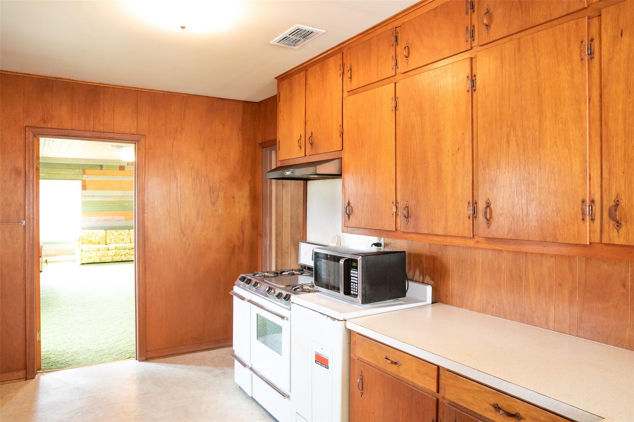 400 N Brazos St, Burton, TX 77835