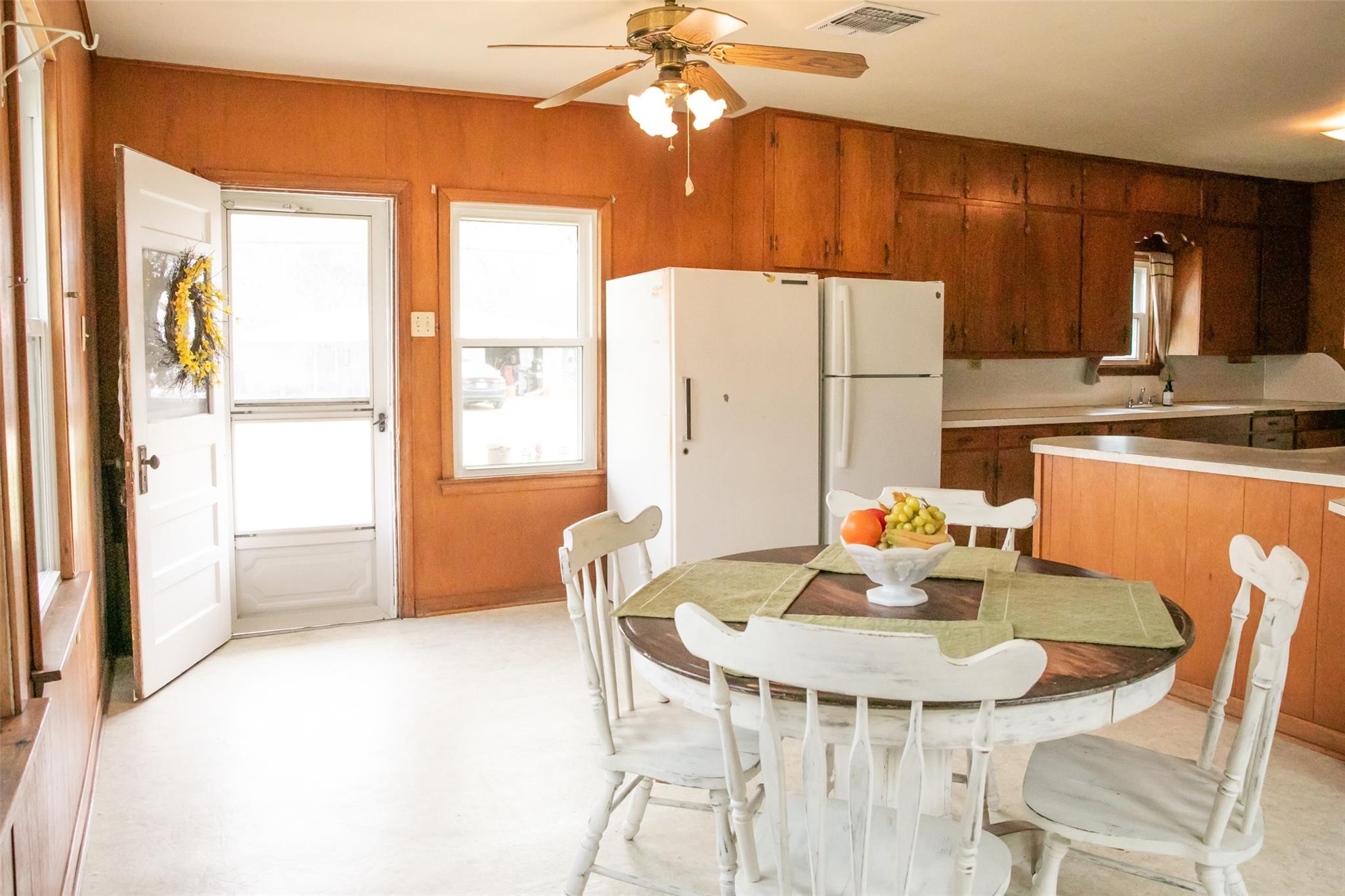 400 N Brazos St, Burton, TX 77835