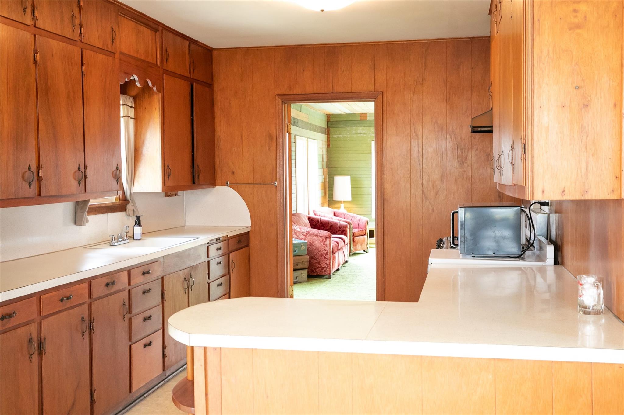 400 N Brazos St, Burton, TX 77835