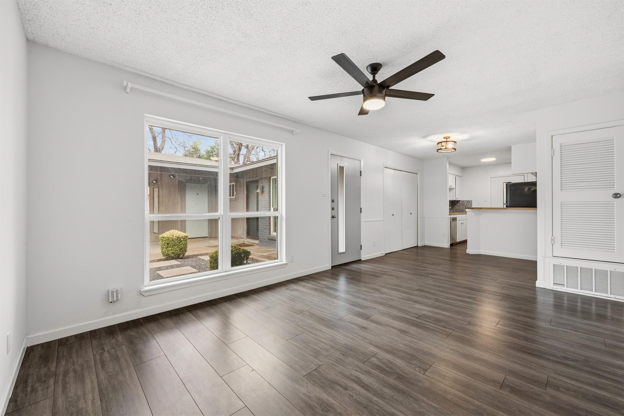 11301 Oakwood Dr # B, Austin, TX 78753