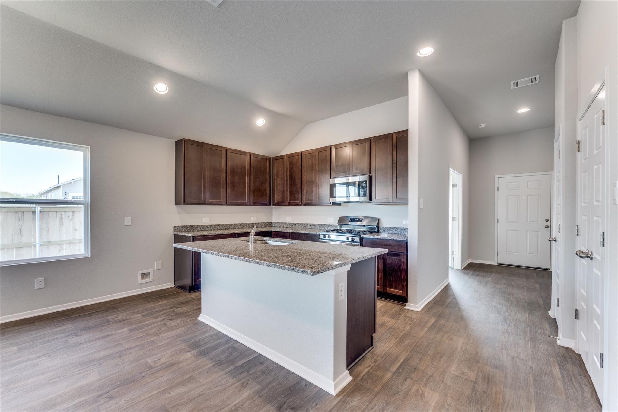 155 Shugart St, San Marcos, TX 78666