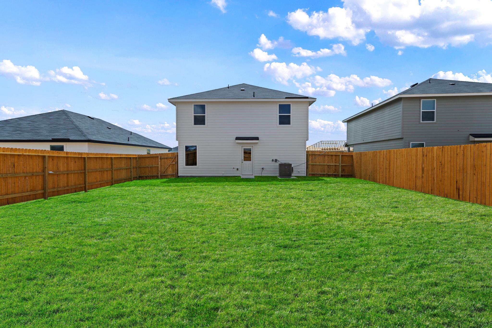 2121 Windflower Ln, Luling, TX 78648