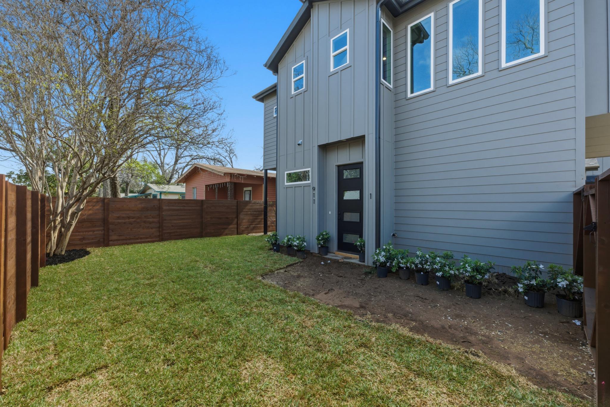 909 Calle Limon # 1, Austin, TX 78702