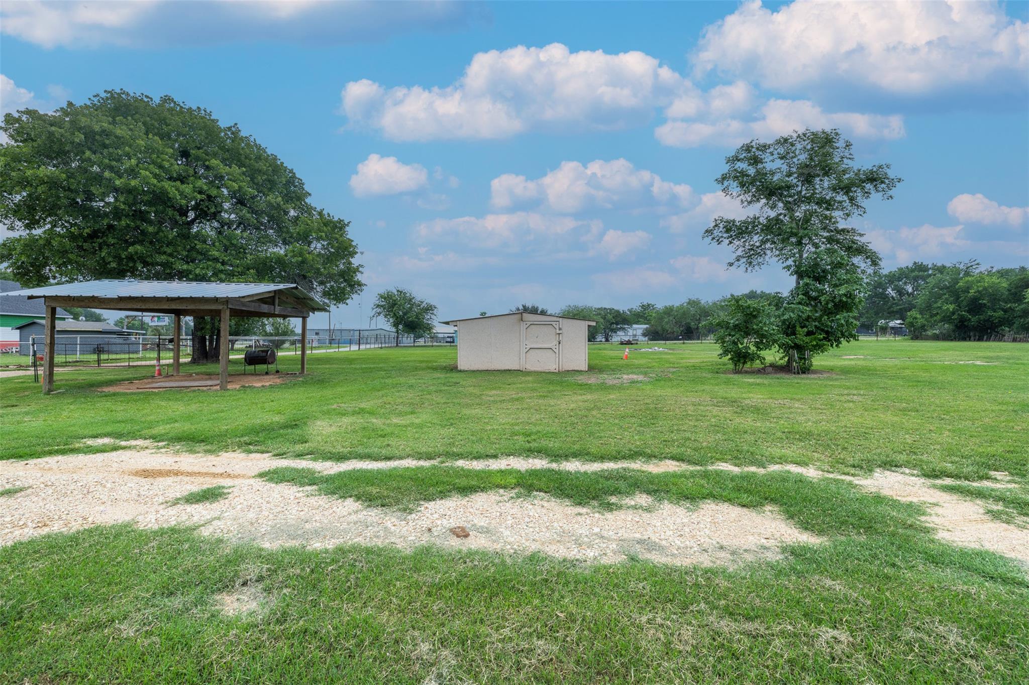 11846 Prairie Hill Drive, Hearne, TX 77859