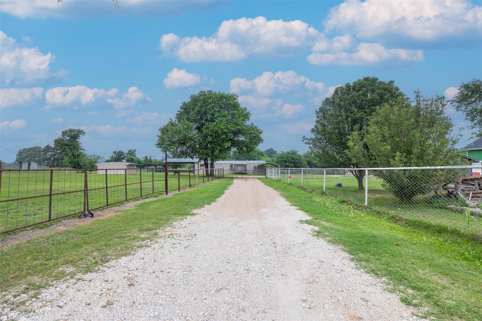11846 Prairie Hill Drive, Hearne, TX 77859