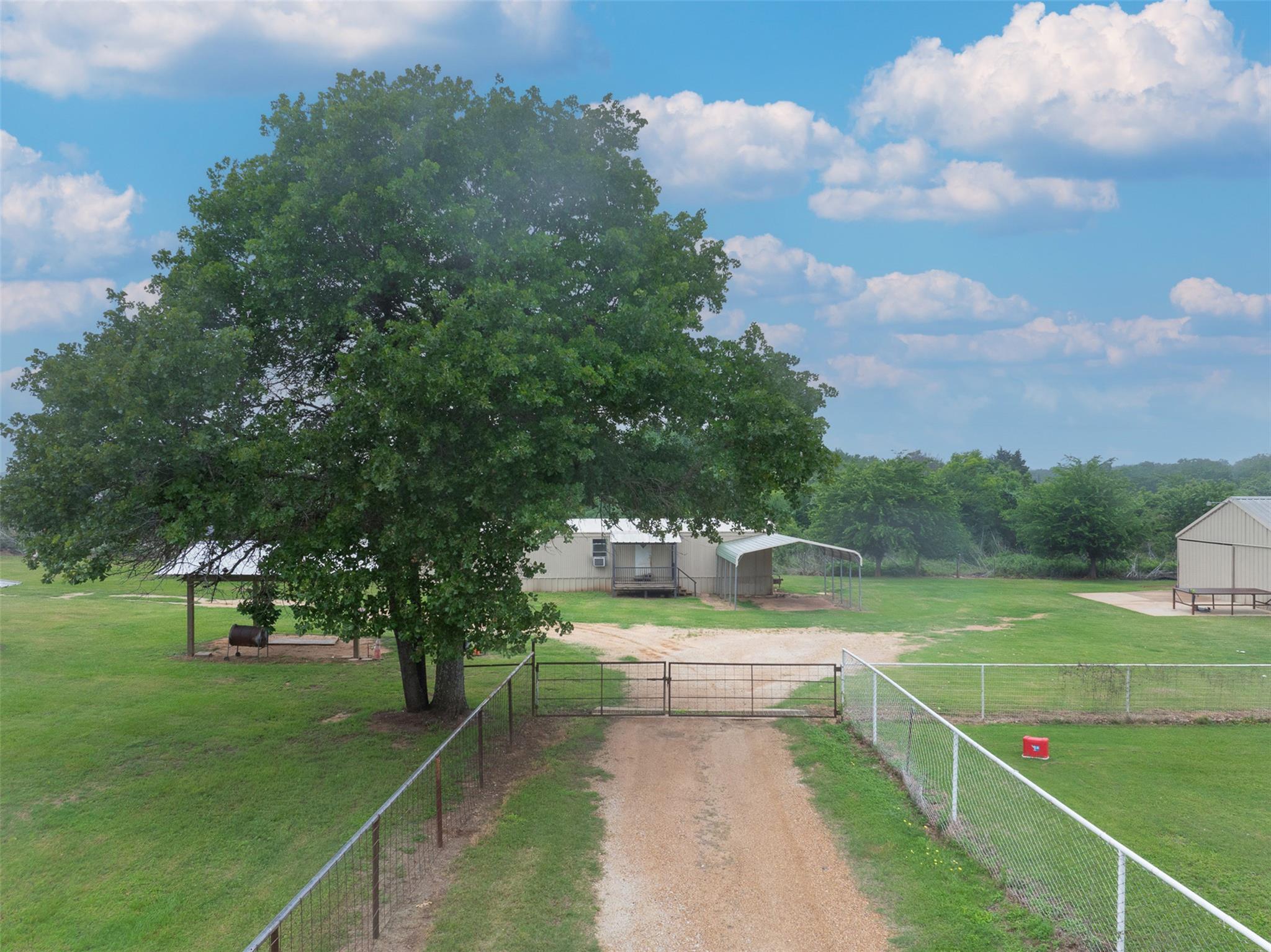 11846 Prairie Hill Drive, Hearne, TX 77859