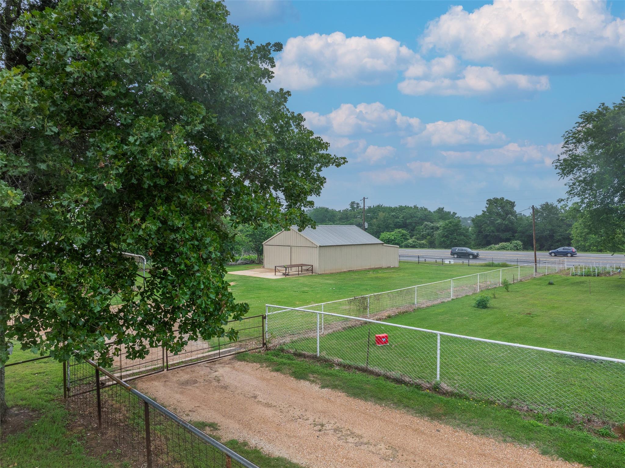 11846 Prairie Hill Drive, Hearne, TX 77859
