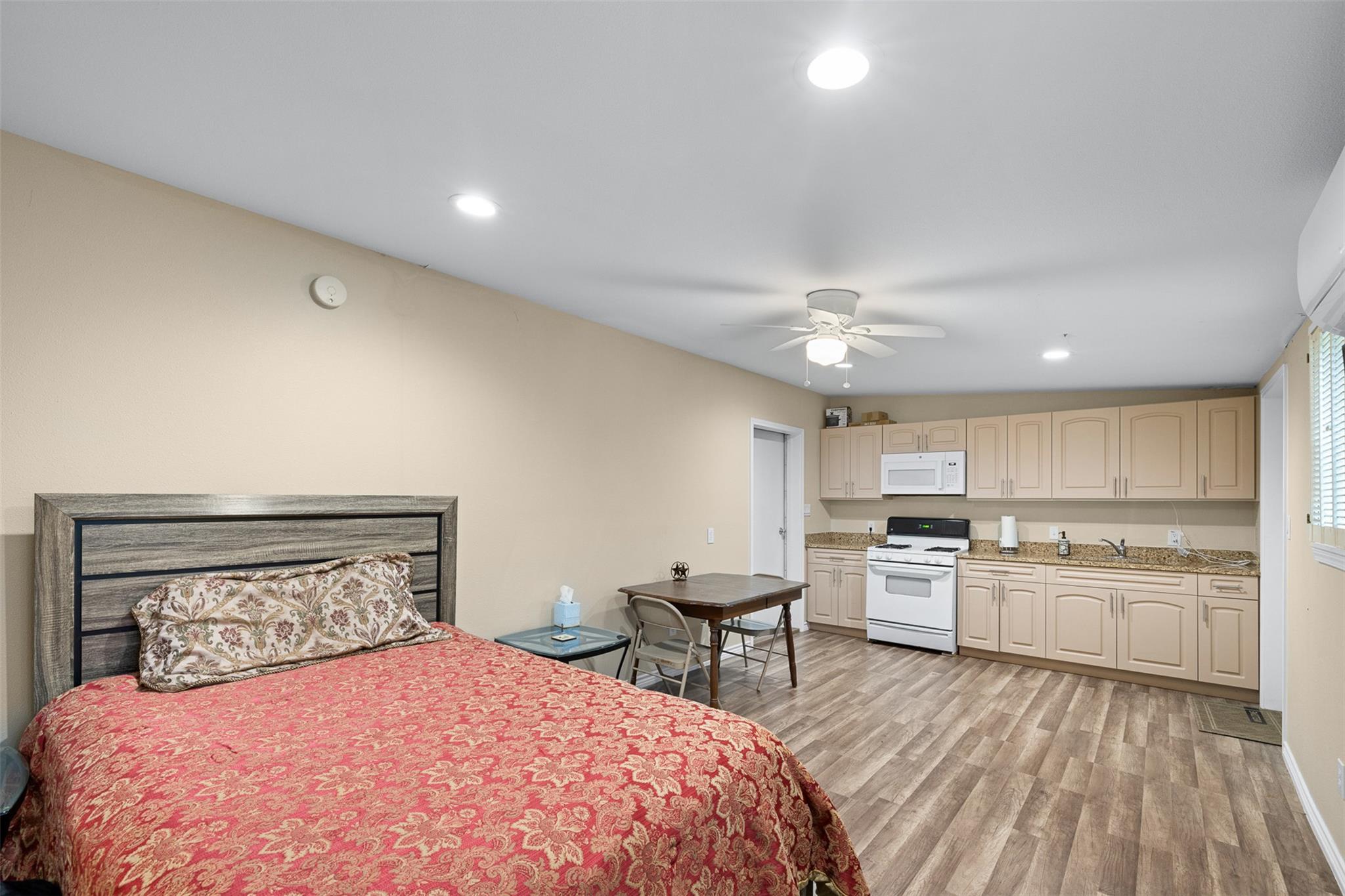 11846 Prairie Hill Drive, Hearne, TX 77859