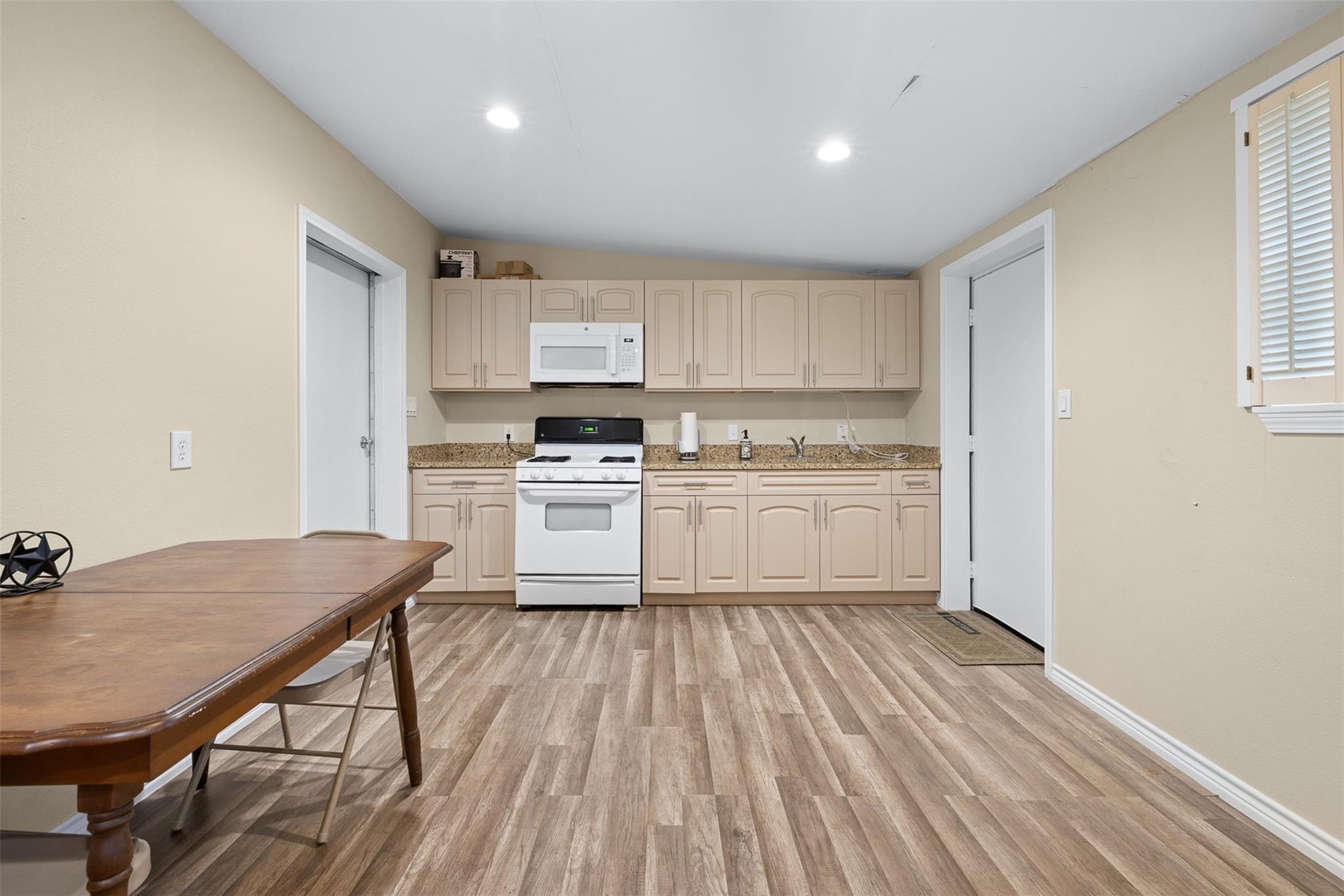 11846 Prairie Hill Drive, Hearne, TX 77859