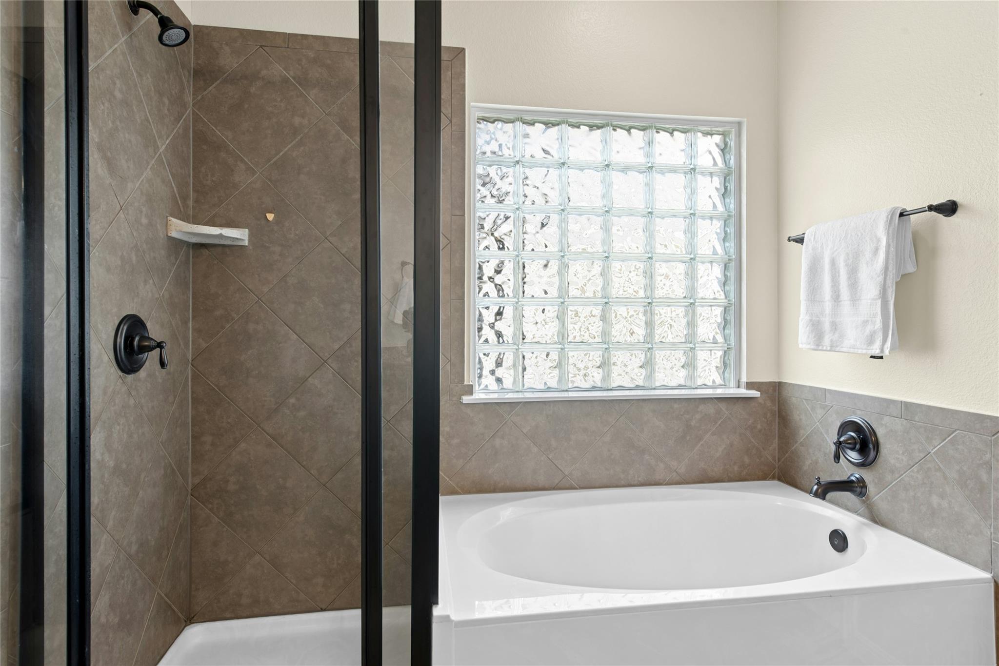 208 Paul Azinger Ct, Round Rock, TX 78664